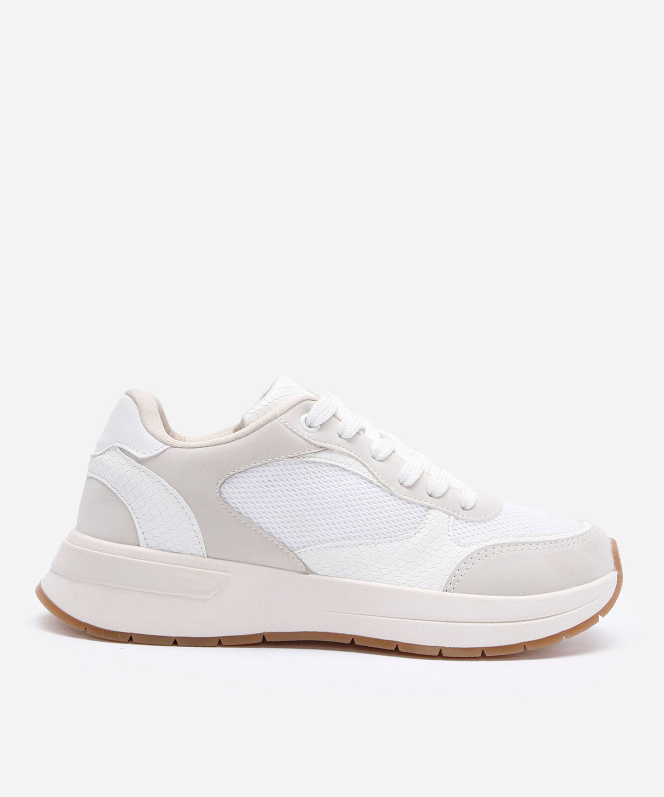 tênis jogging com recortes branco