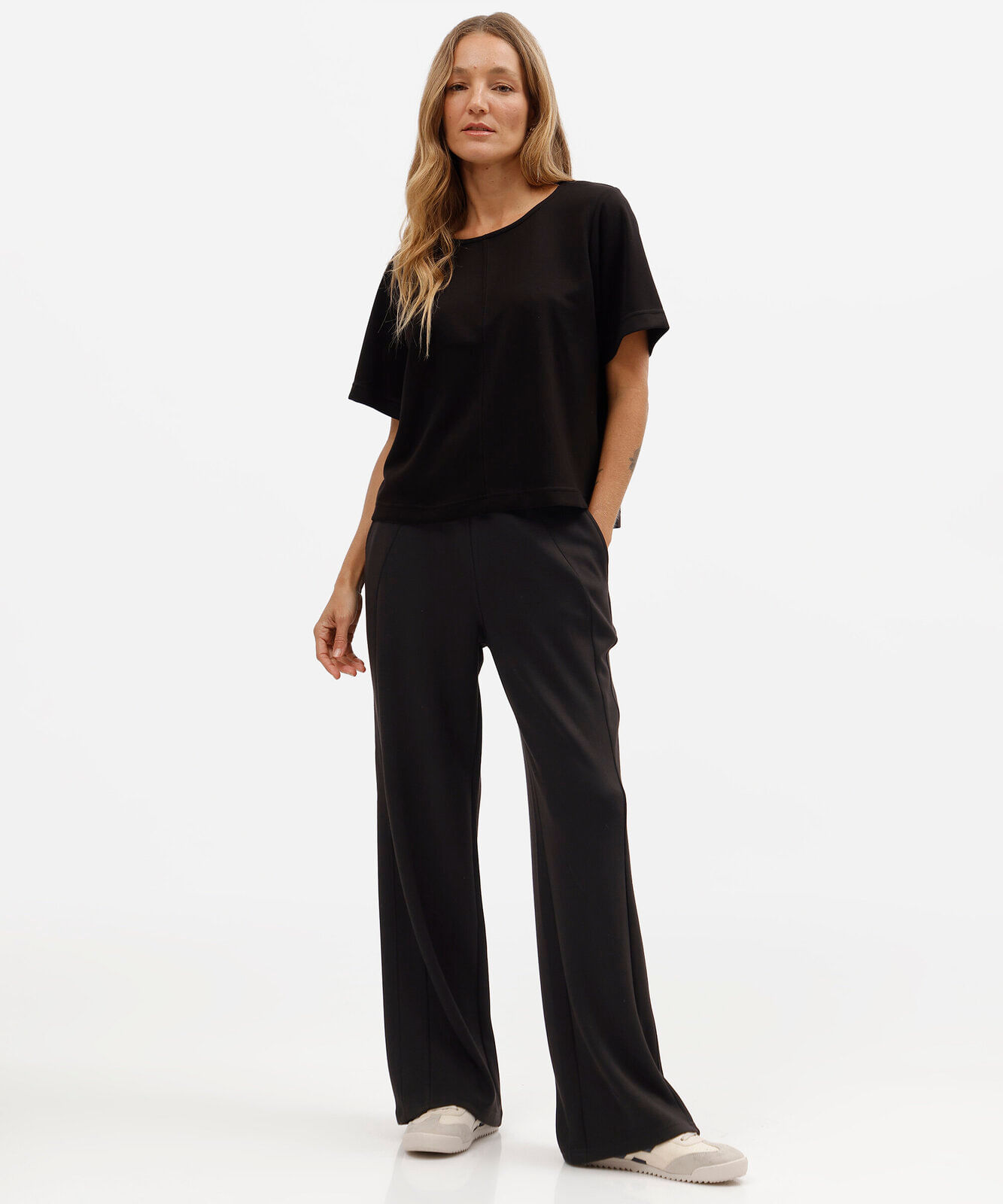blusa feminina com viscose manga curta scuba básica preta