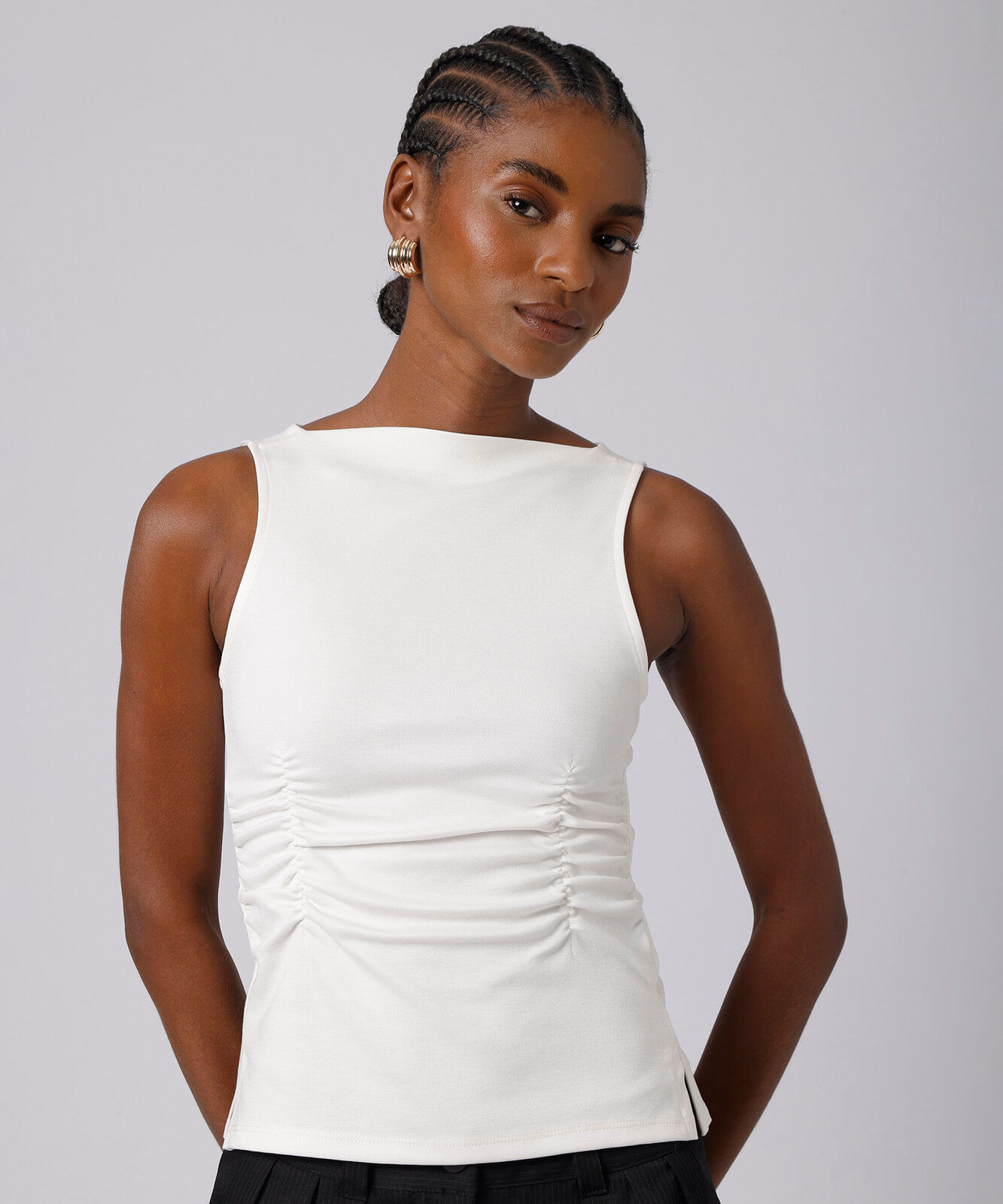 regata feminina com viscose decote canoa franzida mindset off white