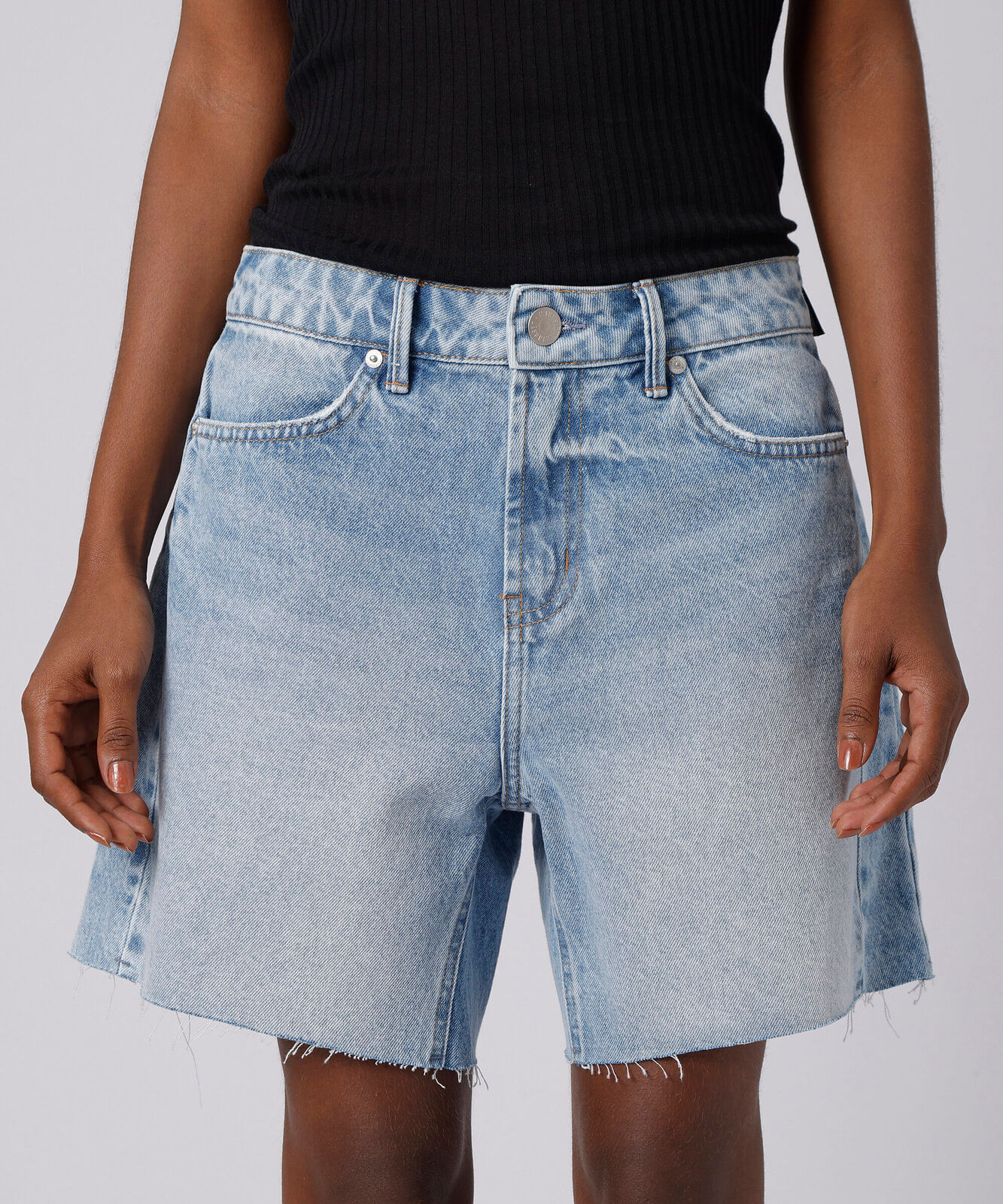 bermuda alongada feminina jeans com barra a fio mindset azul
