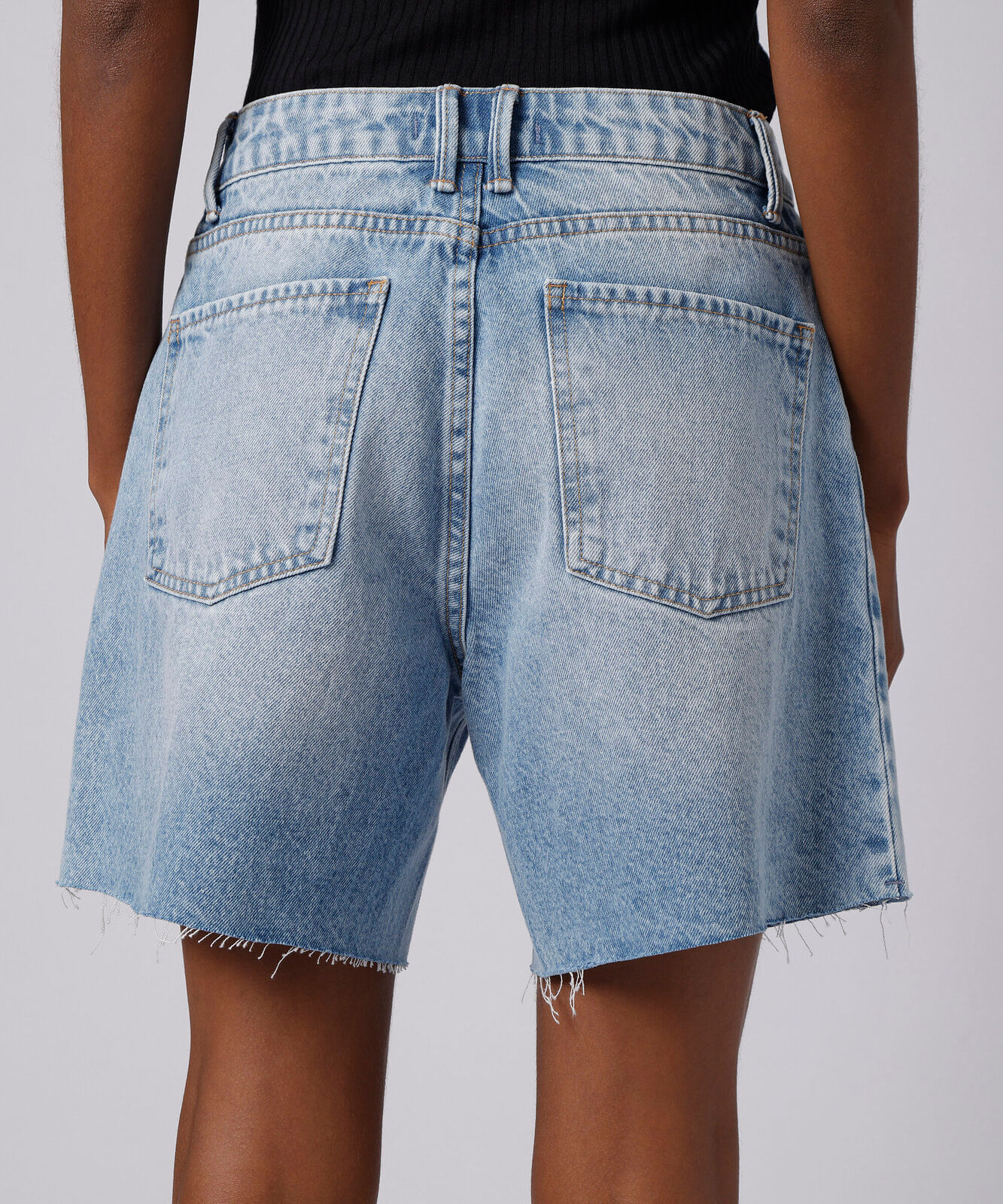 bermuda alongada feminina jeans com barra a fio mindset azul
