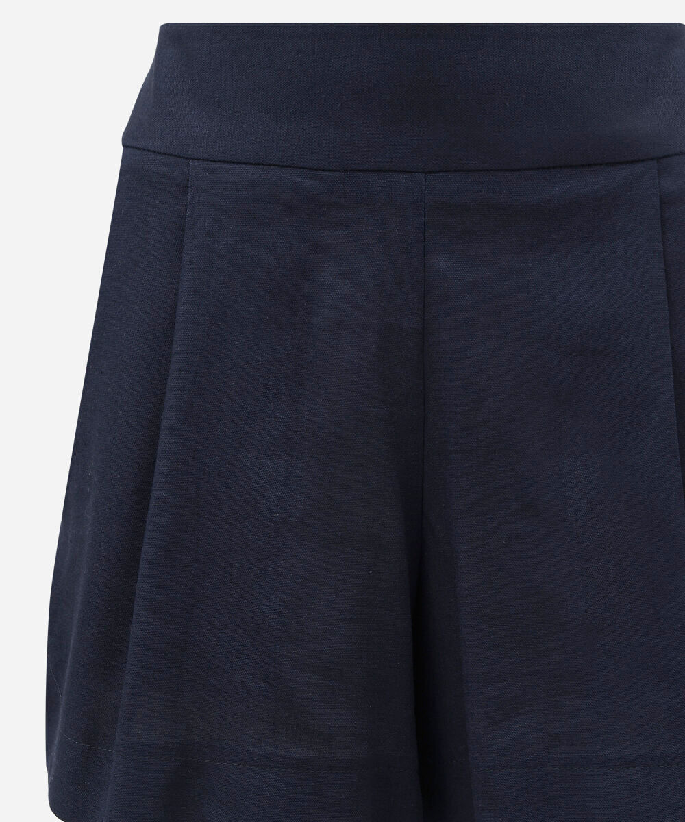 short feminino com linho e pregas azul