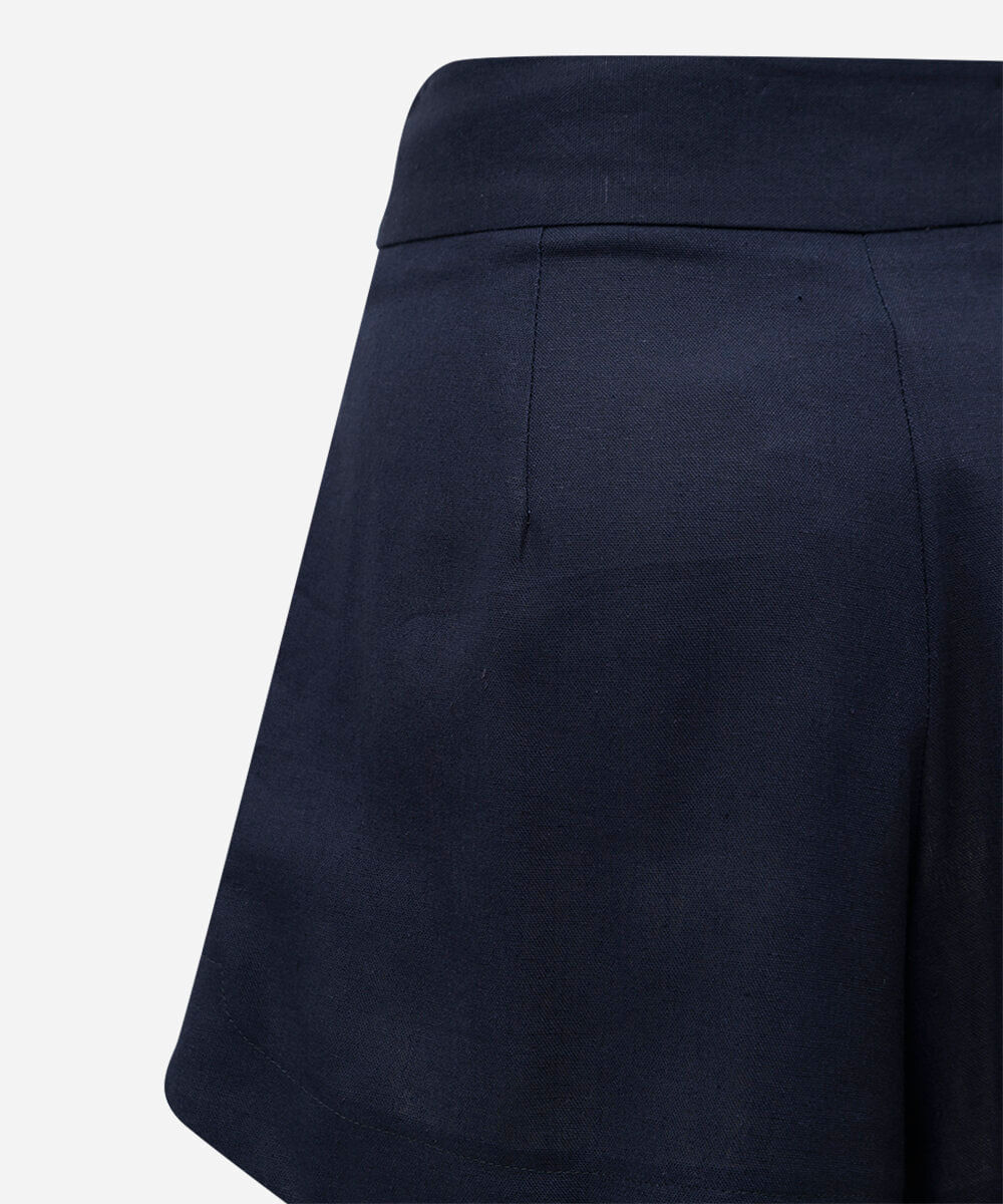 short feminino com linho e pregas azul
