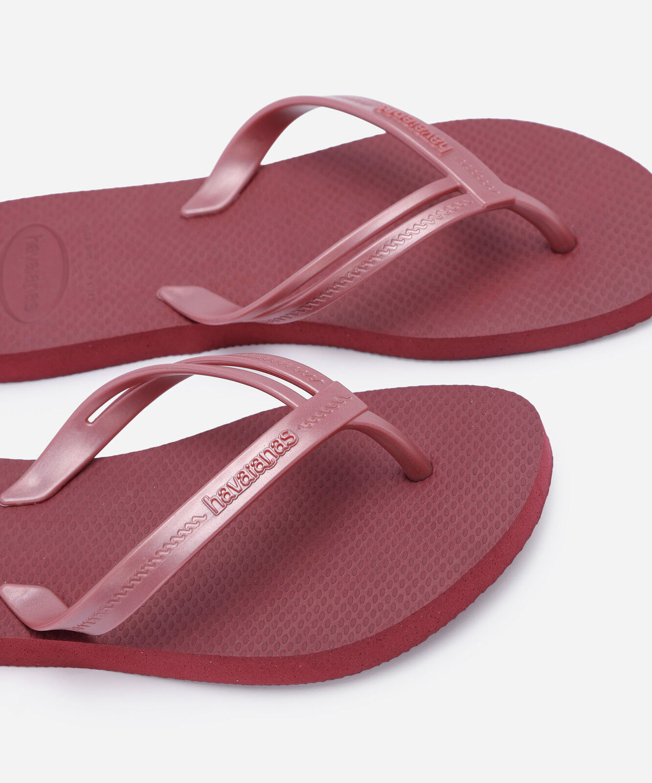 chinelo feminino havaianas com tiras trançadas em napa vinho
