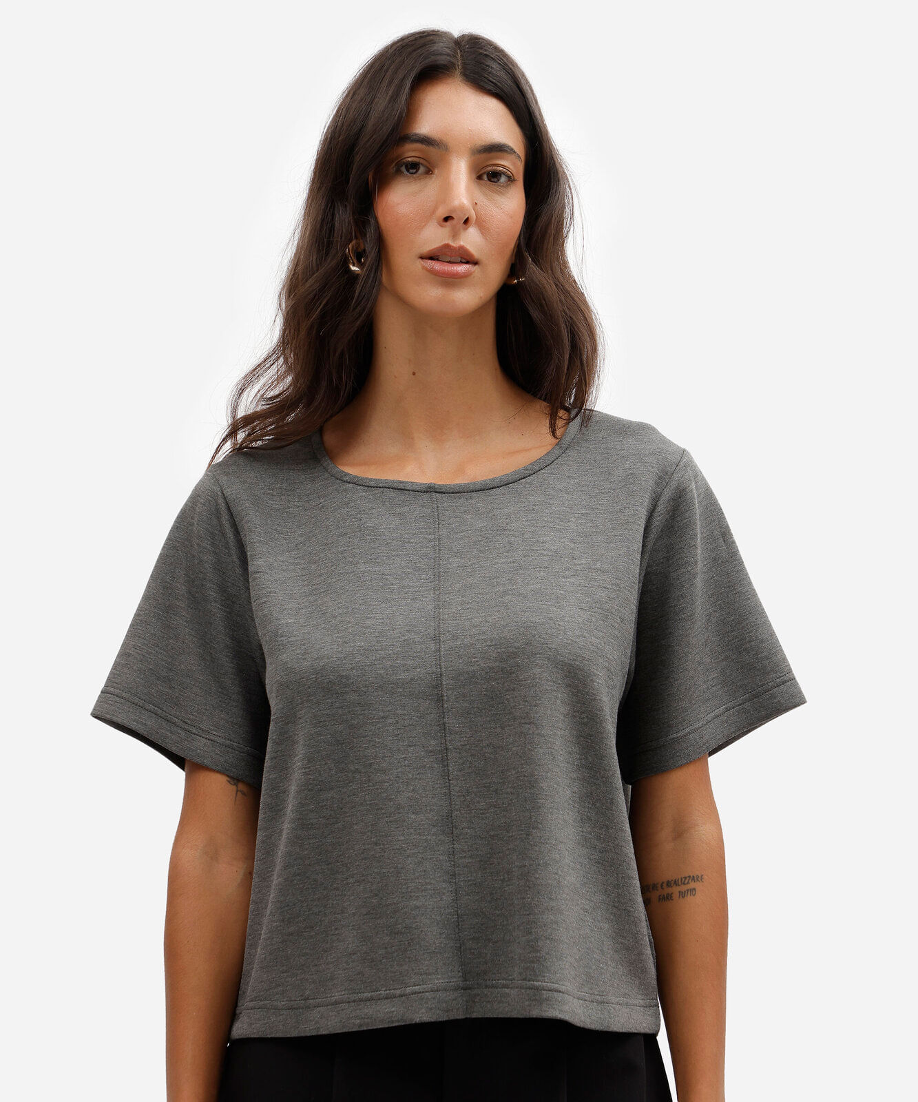 blusa feminina com viscose manga curta scuba básica cinza