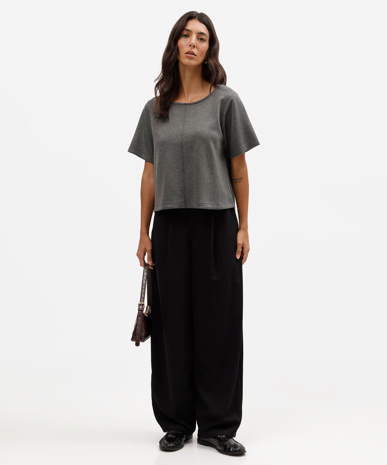 blusa feminina com viscose manga curta scuba básica cinza