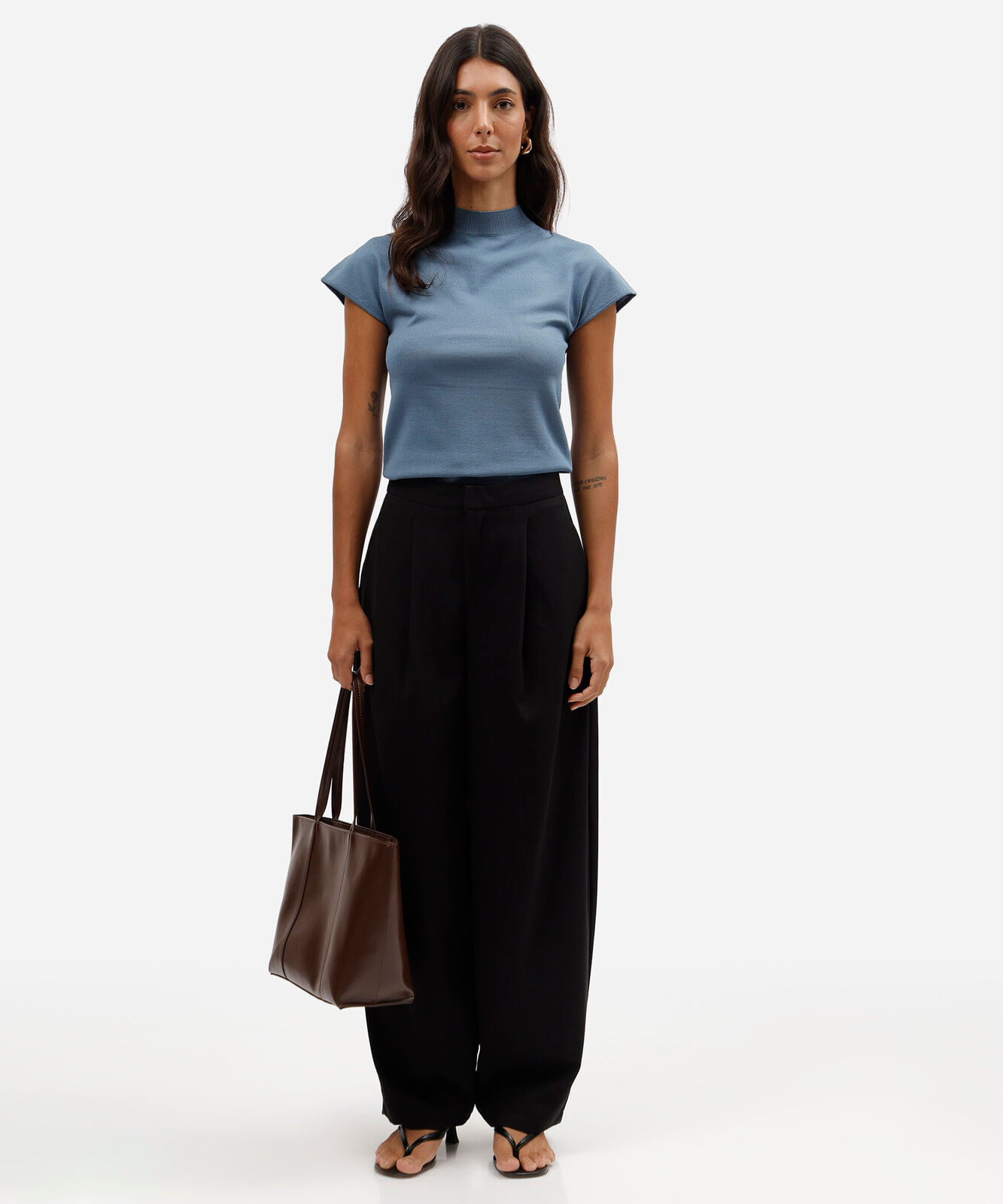 blusa feminina de tricot gola alta manga curta azul