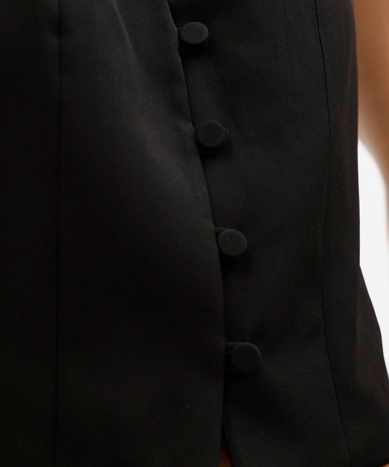 colete feminino de alfaiataria com botões preto