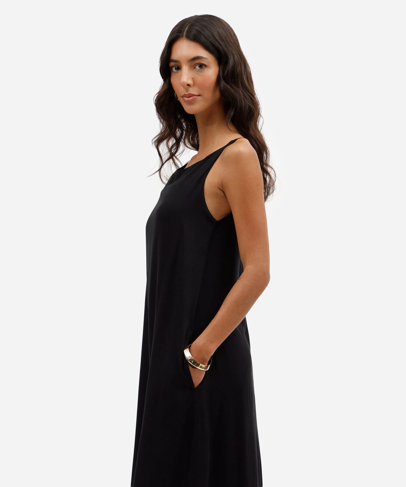 vestido longo feminino de viscose decote canoa com bolsos básico preto