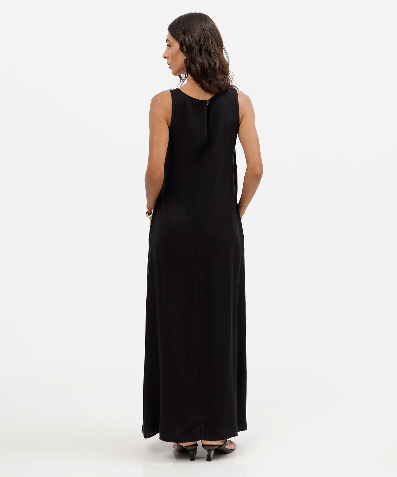vestido longo feminino de viscose decote canoa com bolsos básico preto