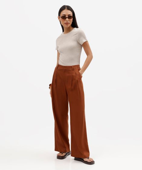 calça wide leg de alfaiataria feminina com linho e pregas marrom