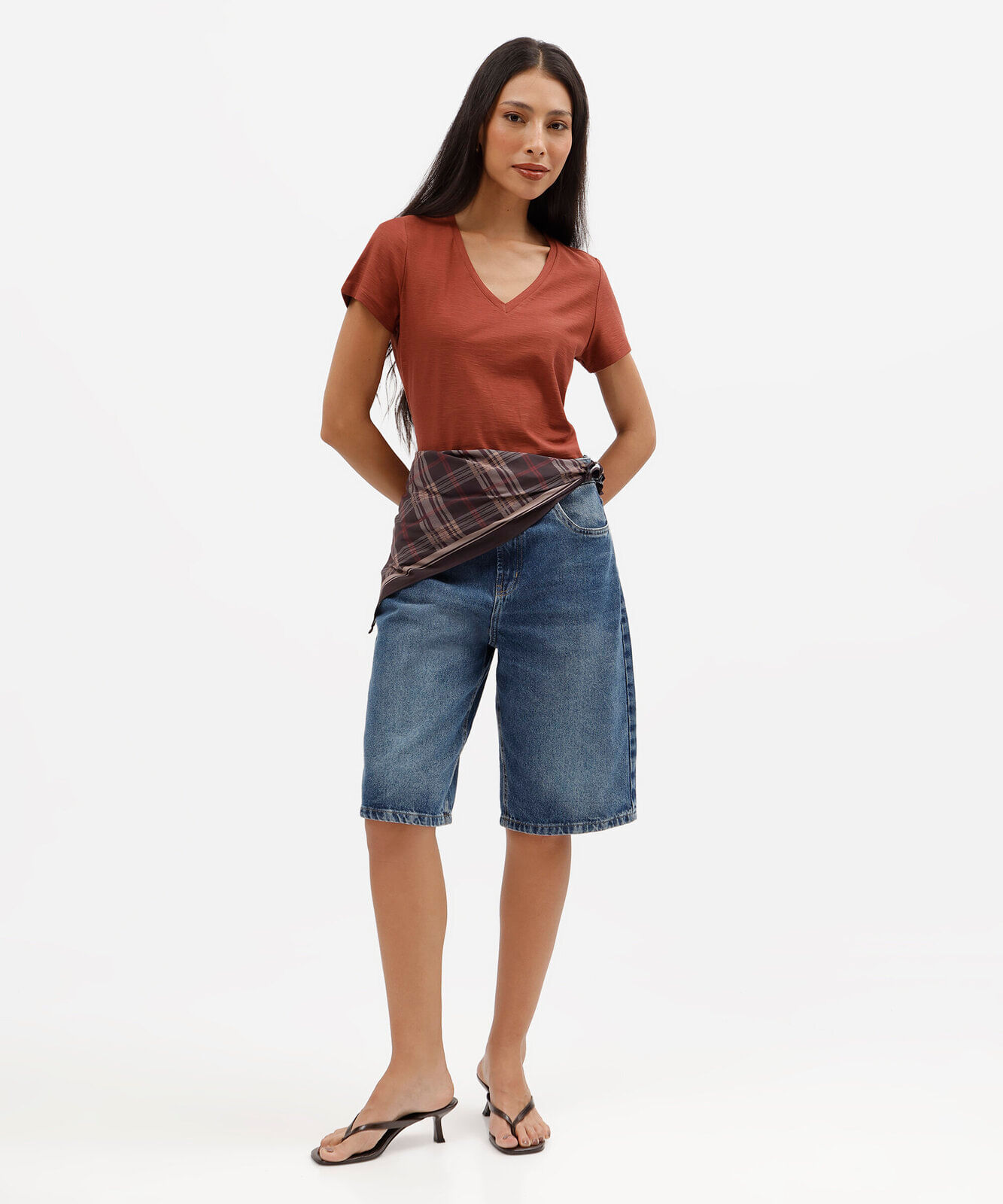 blusa básica feminina de algodão peruano manga curta decote v  marrom