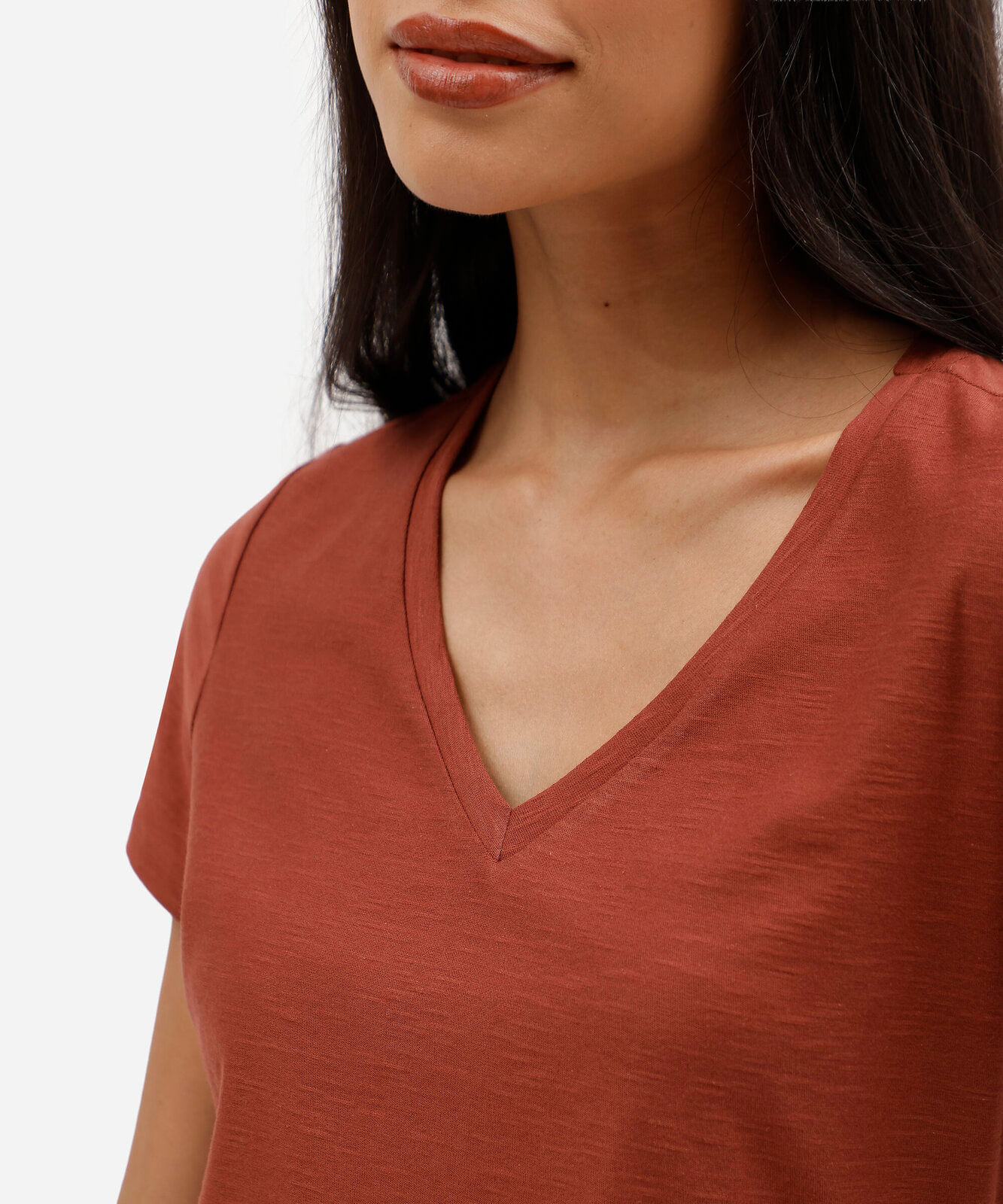 blusa básica feminina de algodão peruano manga curta decote v  marrom
