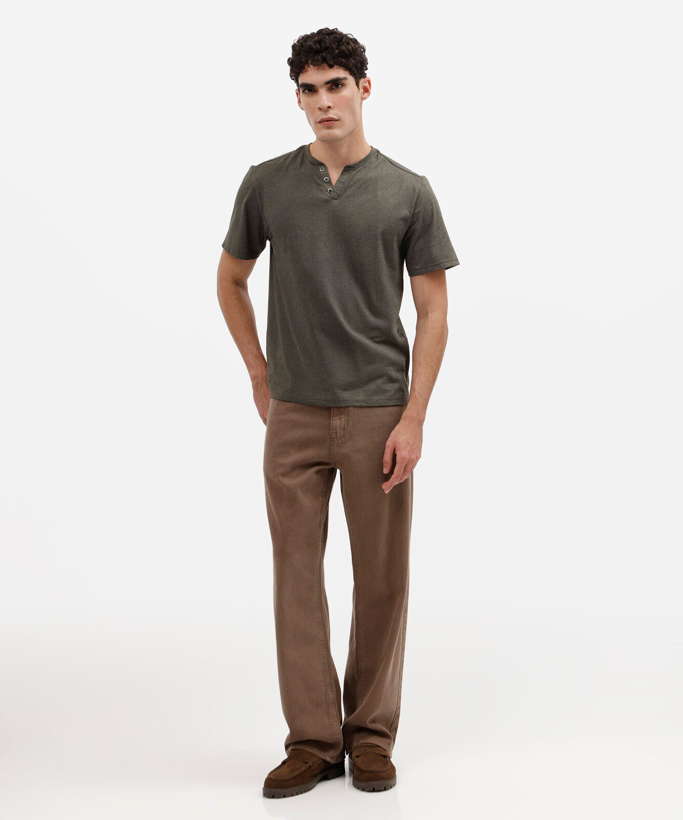 camiseta masculina com algodão gola henley manga curta verde