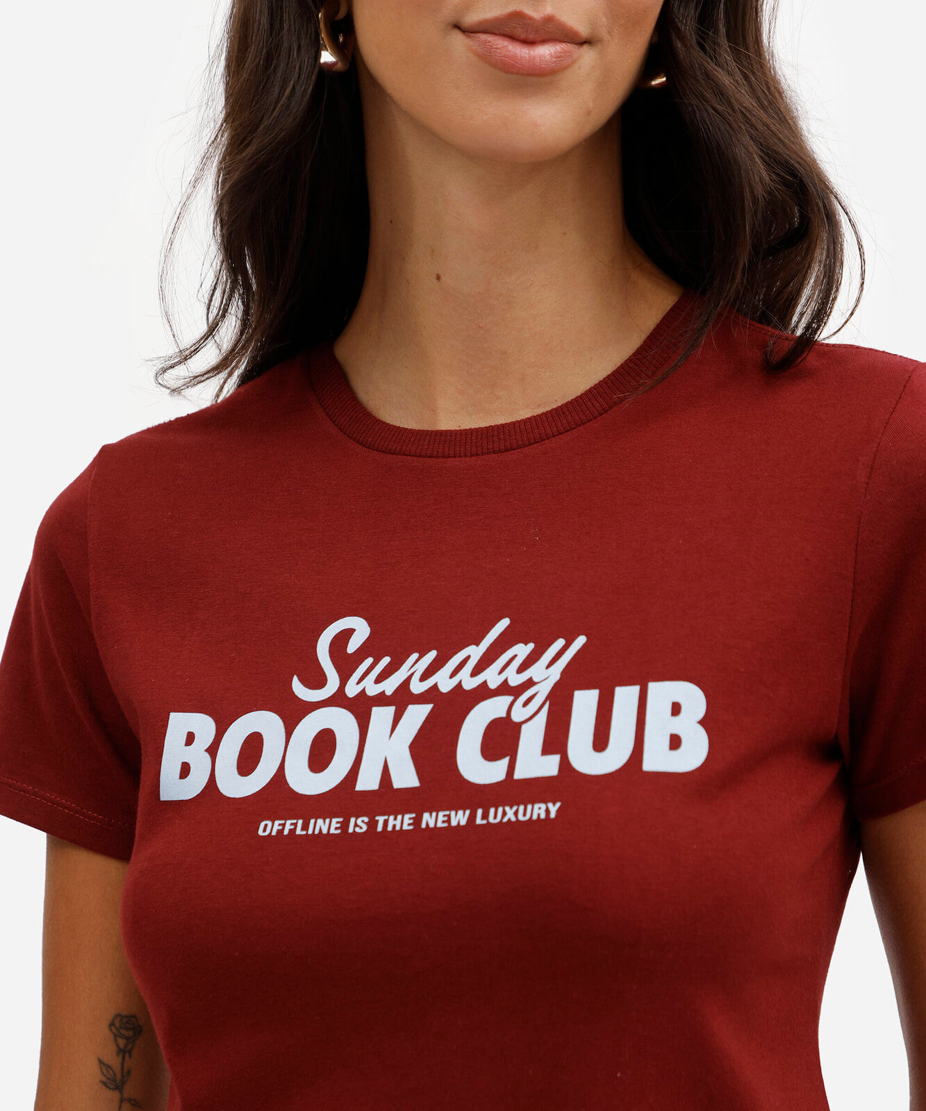camiseta slim feminina de algodão manga curta estampada vinho