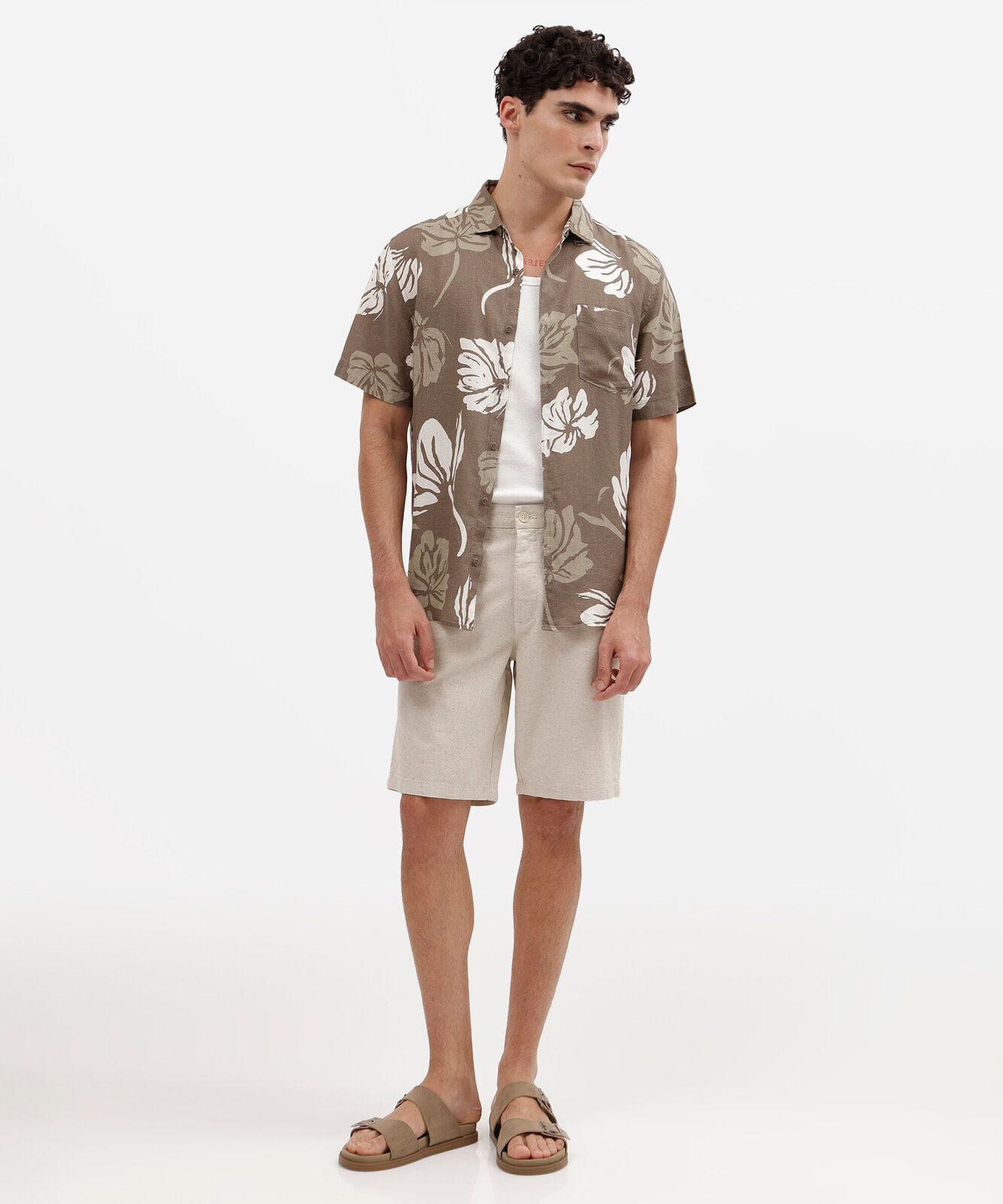 camisa masculina com linho manga curta floral marrom