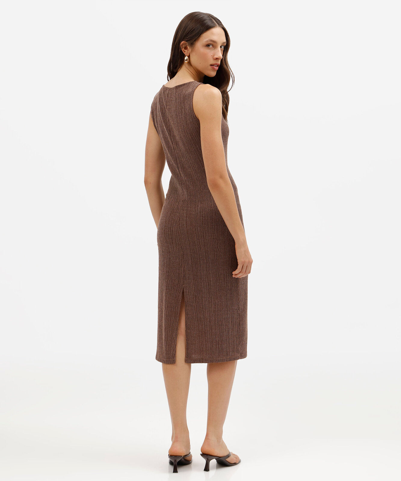 vestido midi feminino texturizado básico marrom