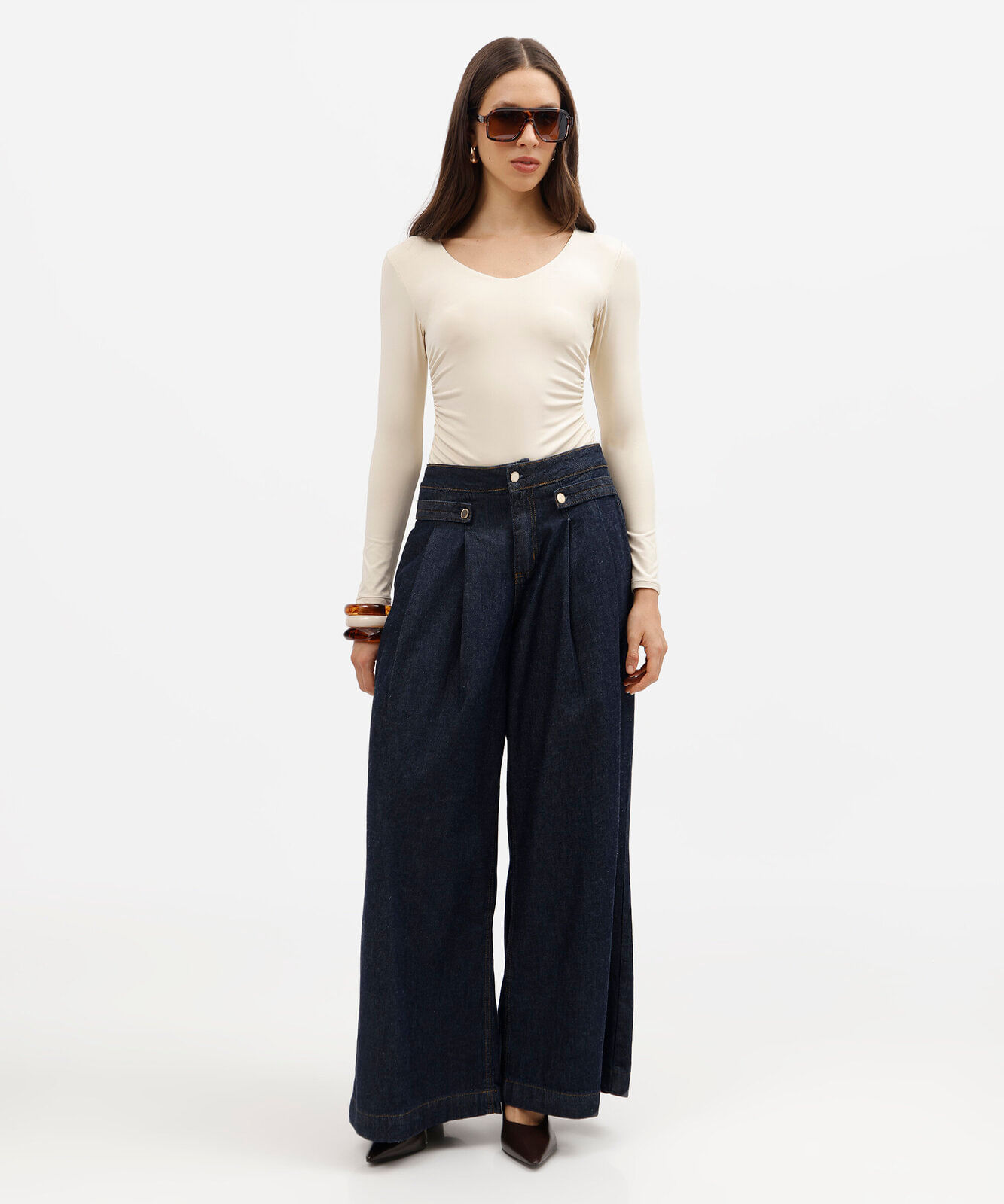 body feminino de poliamida decote v manga longa franzido bege
