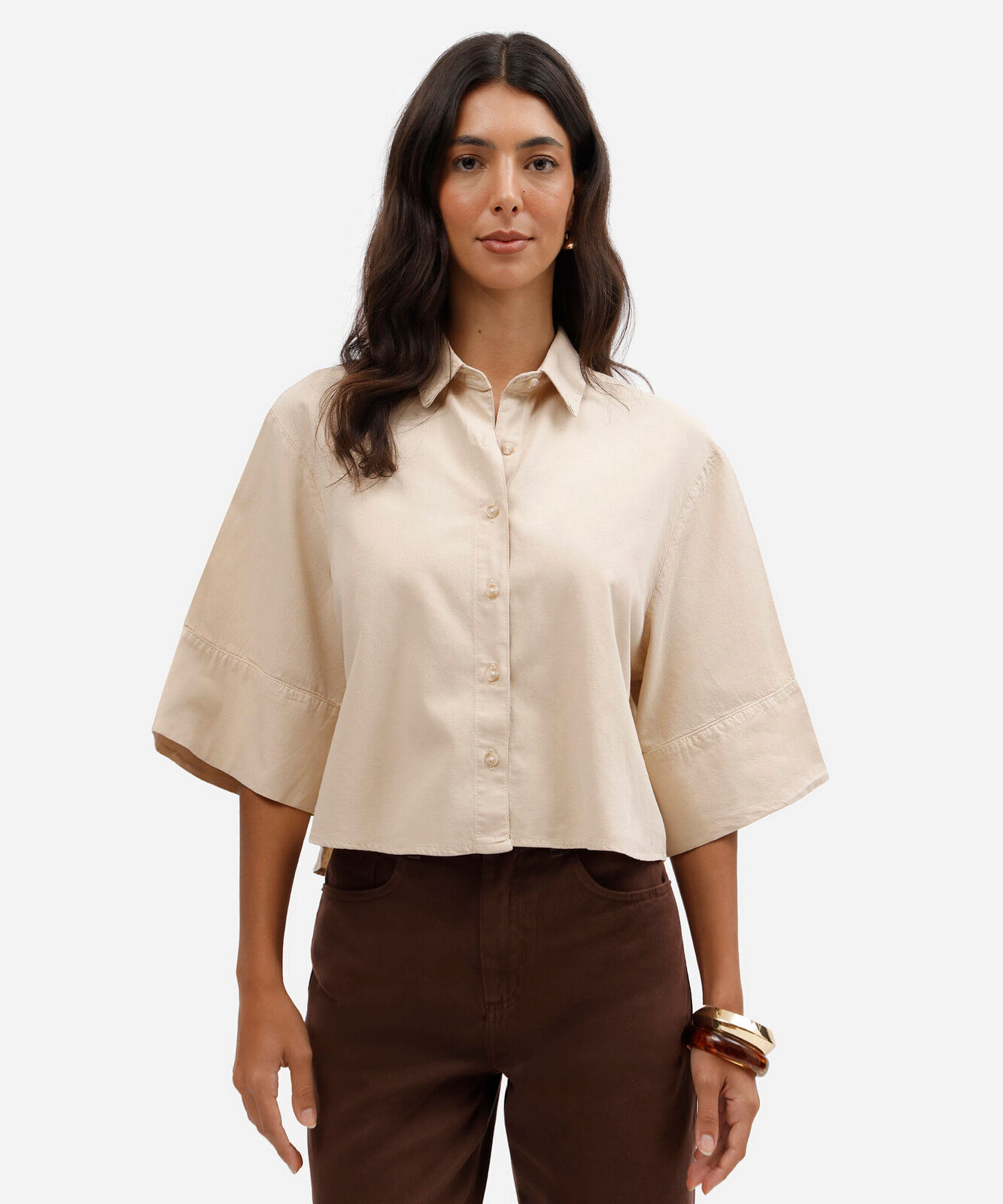 camisa feminina com liocel manga curta bege