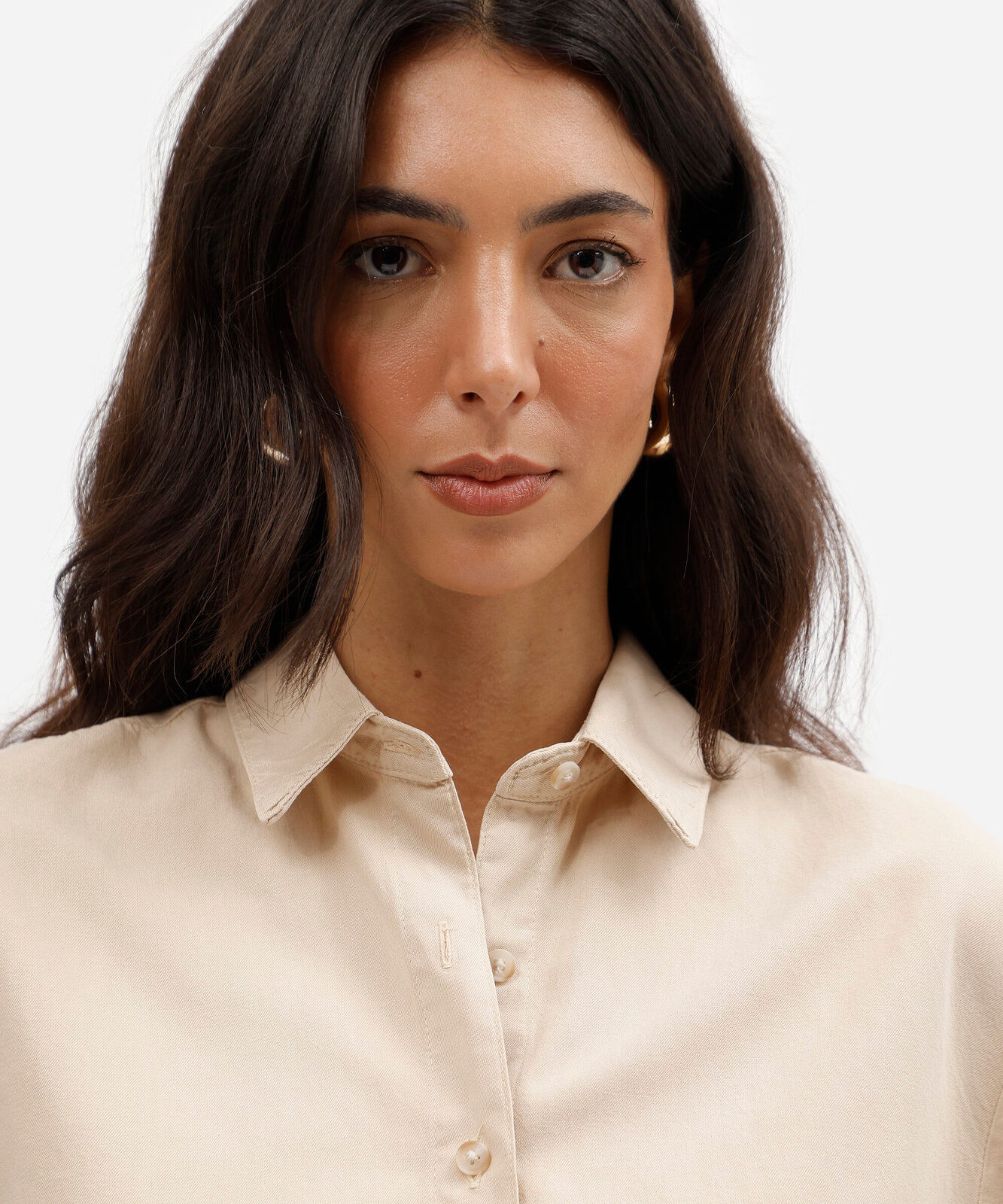 camisa feminina com liocel manga curta bege
