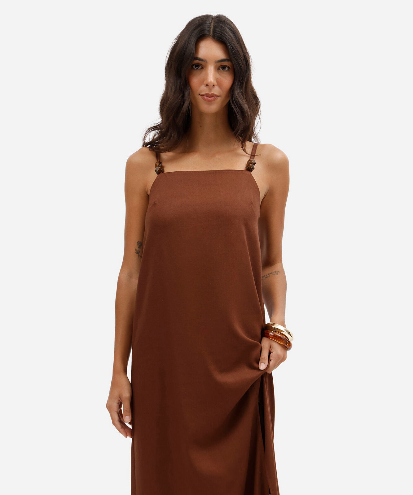vestido longo feminino com linho e fenda marrom