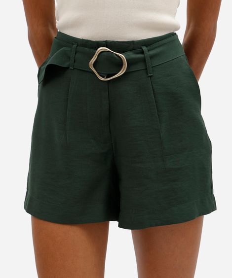 short feminino de alfaiataria com pregas e cinto verde