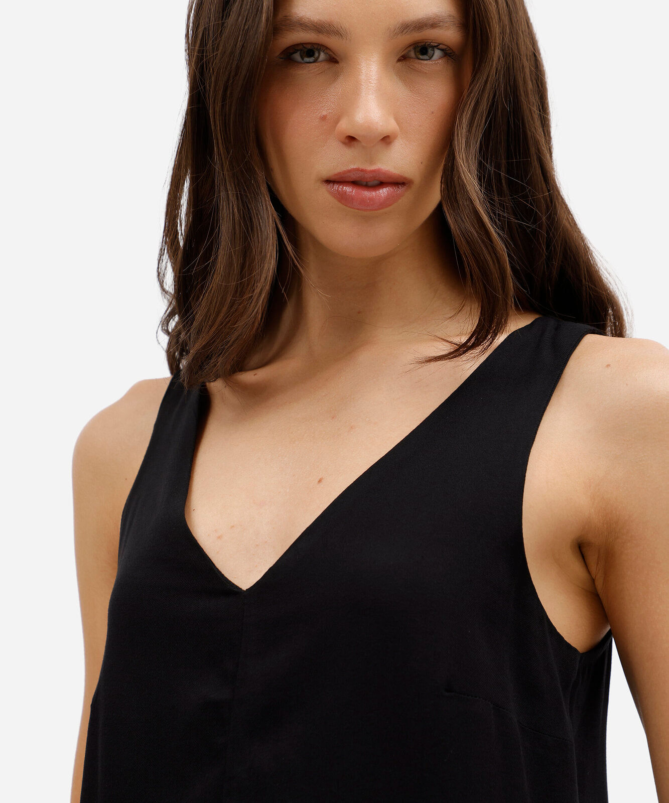 vestido curto feminino de viscose decote v básico preto
