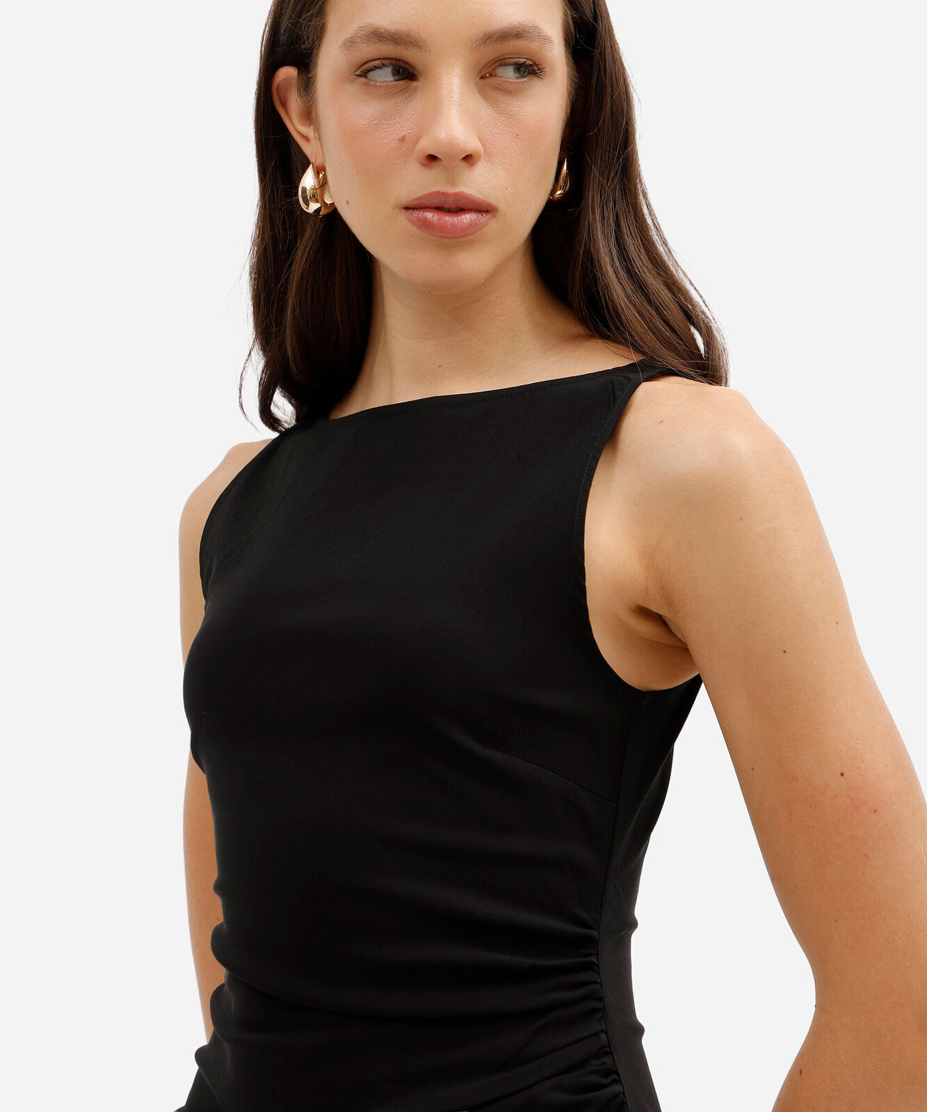 vestido curto feminino com viscose e franzido decote canoa preto