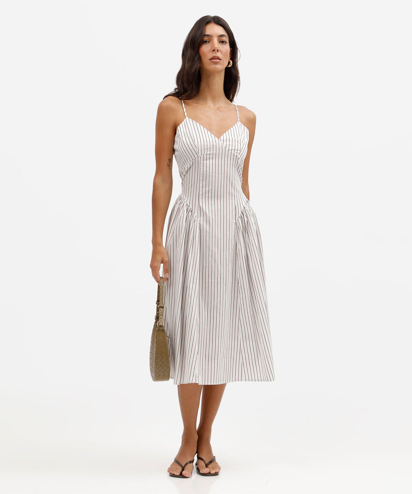 vestido midi feminino de algodão alça fina com recorte listrado  off white