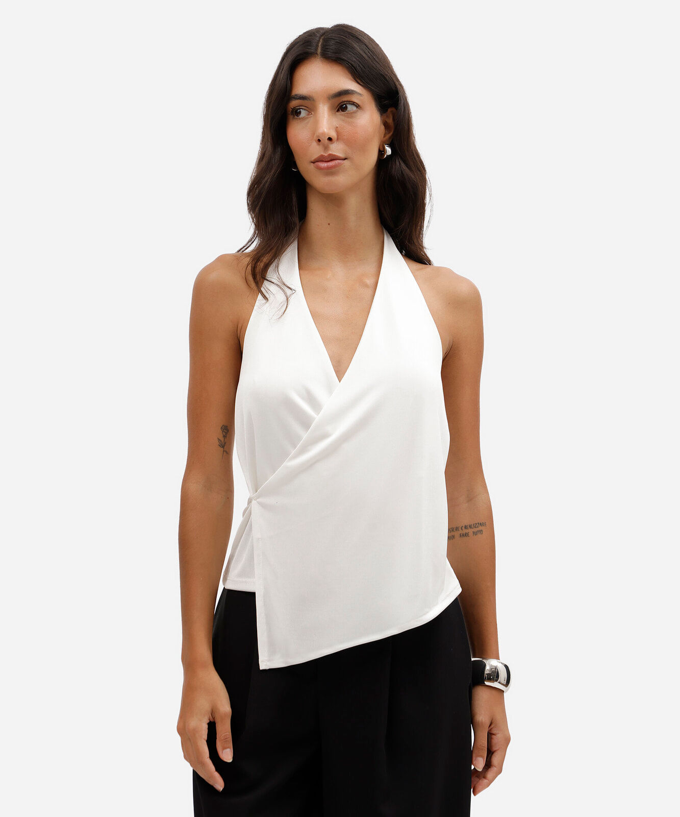 blusa feminina frente única transpassada acetinada off white