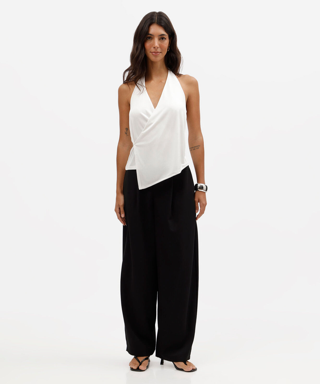 blusa feminina frente única transpassada acetinada off white