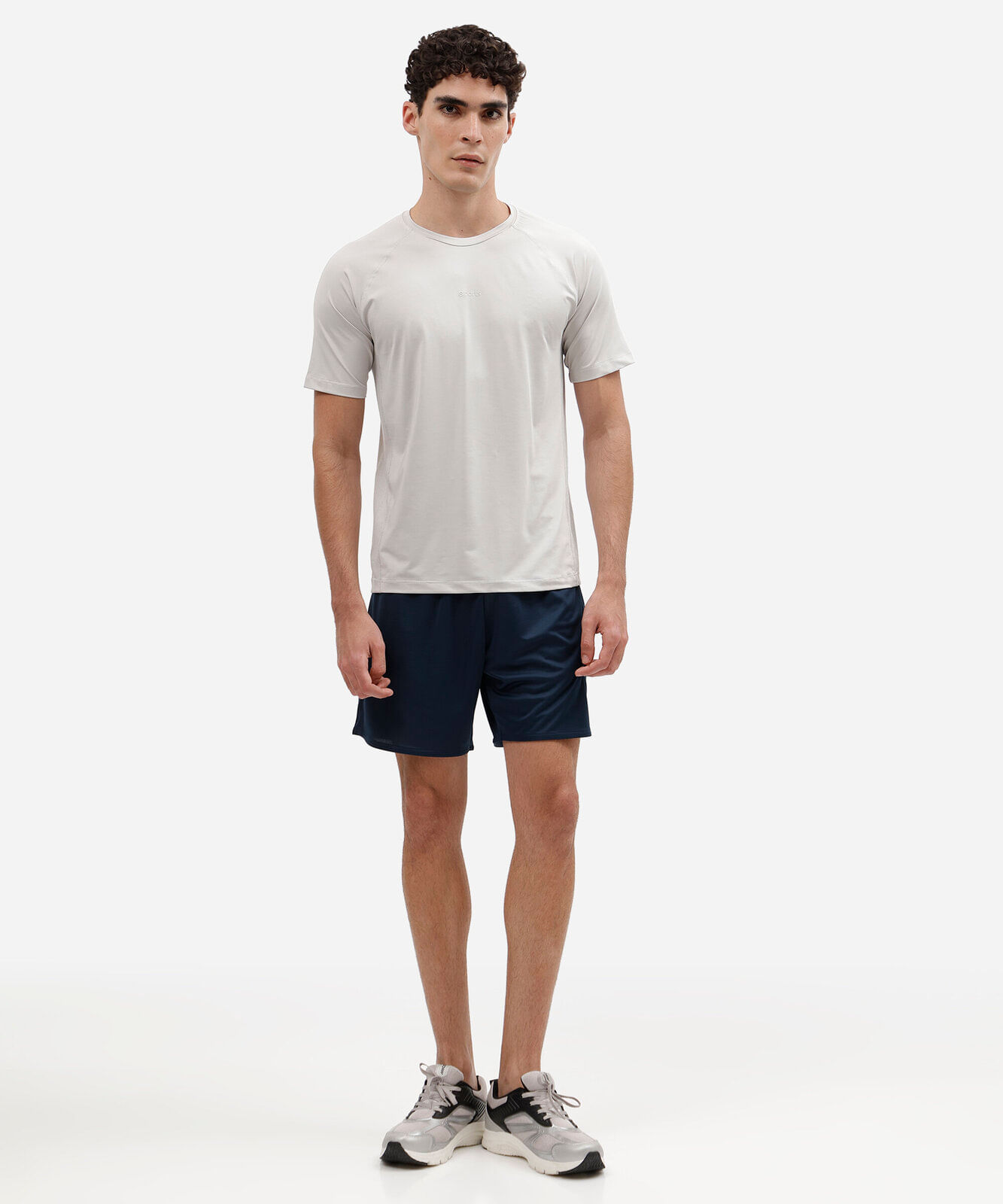 camiseta masculina esportiva com recortes manga curta cinza