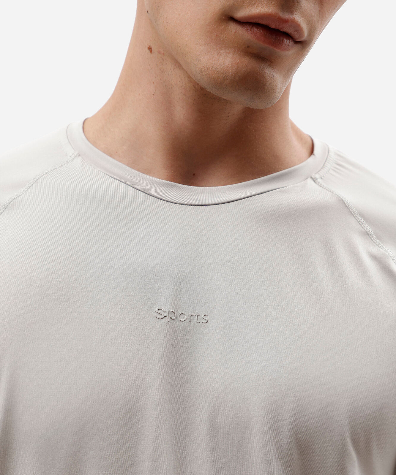 camiseta masculina esportiva com recortes manga curta cinza