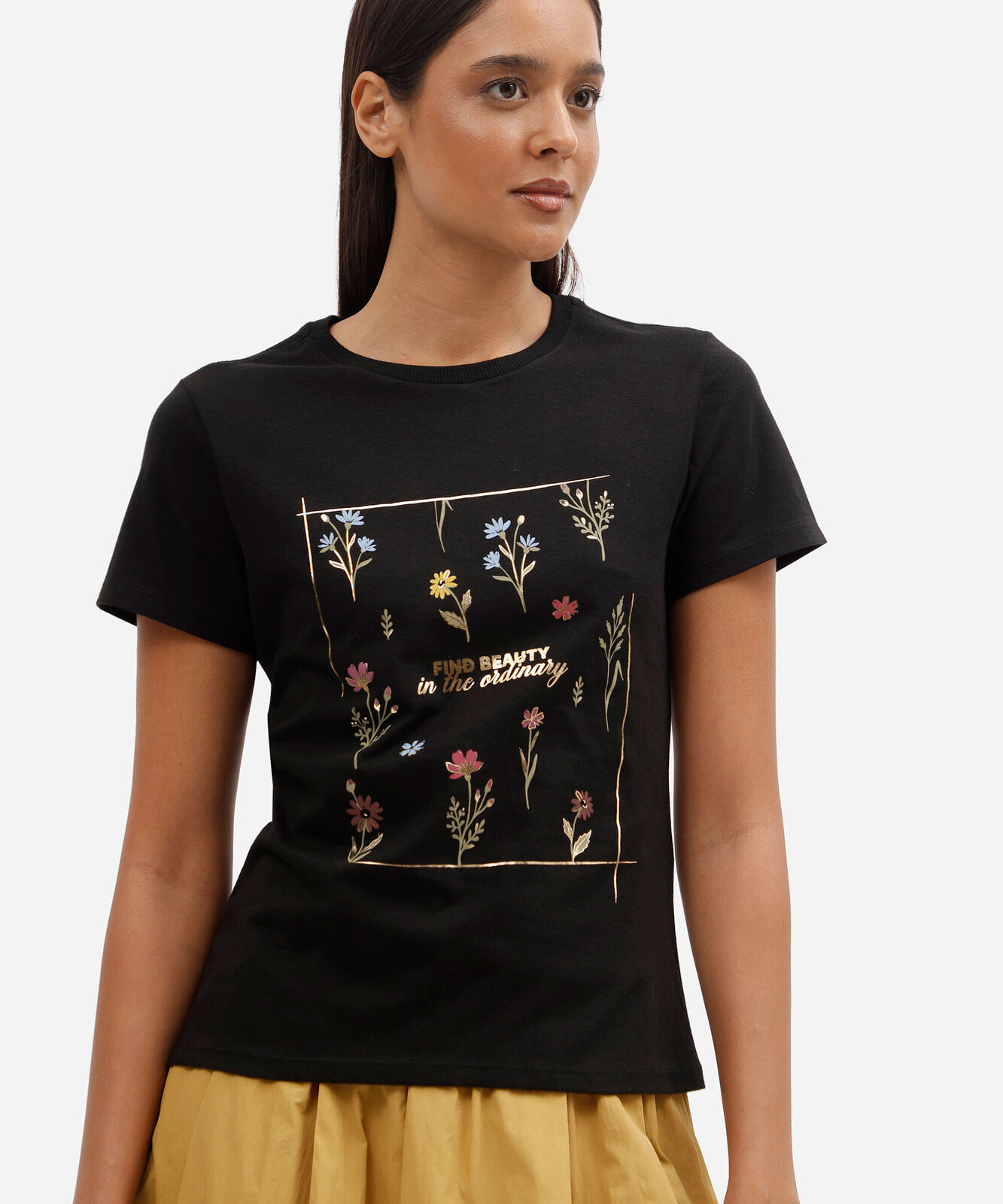 camiseta slim feminina de algodão manga curta floral básica preta