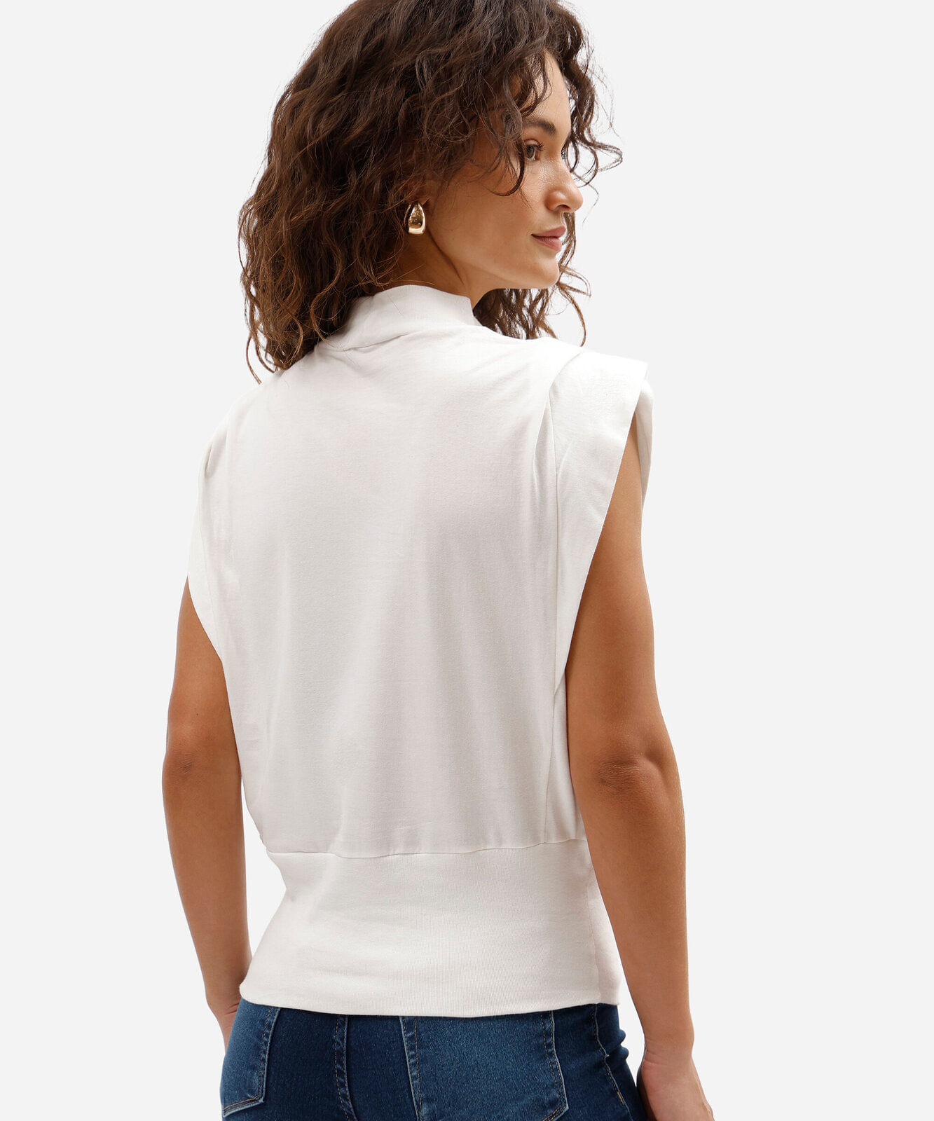 regata feminina de algodão gola alta com ombreiras off white