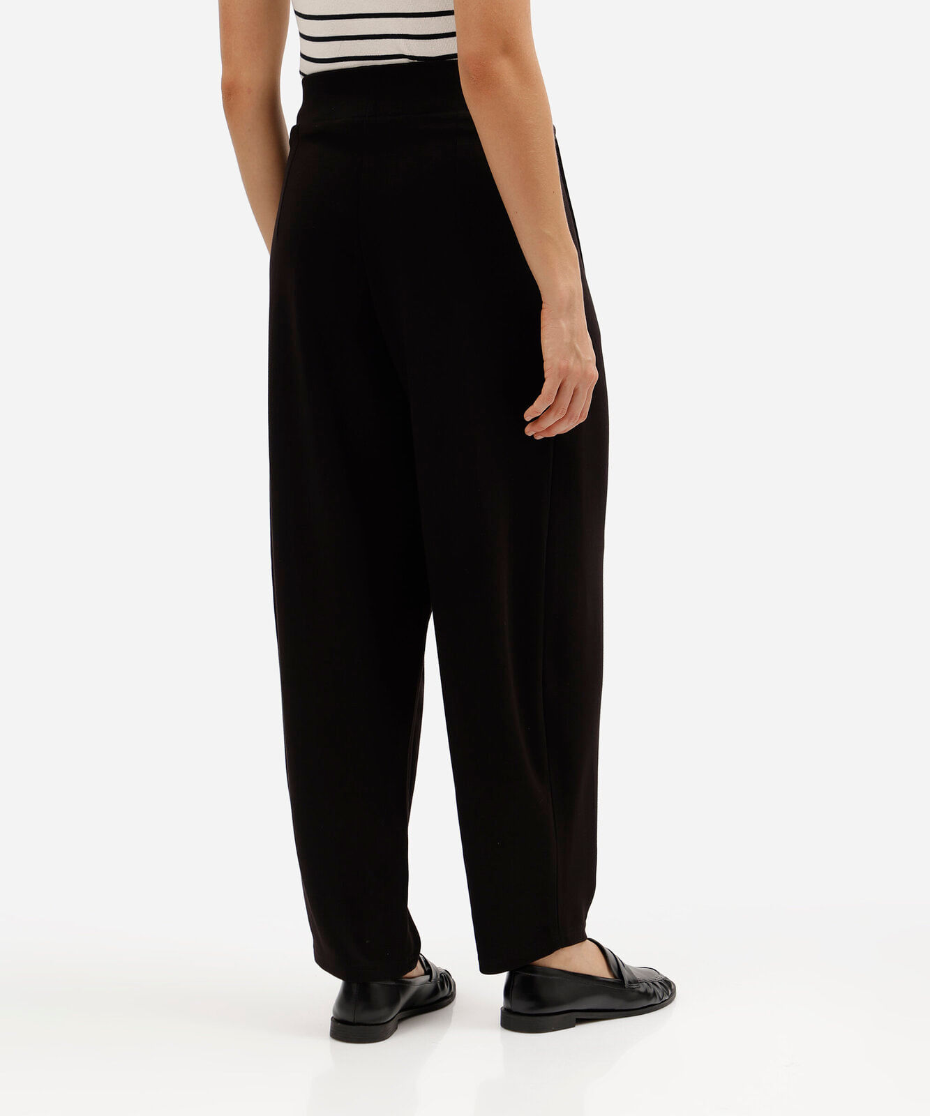 calça balloon feminina com viscose e pregas scuba básica preta