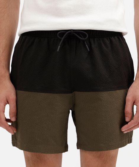 short masculino com recorte cós elástico texturizado preto