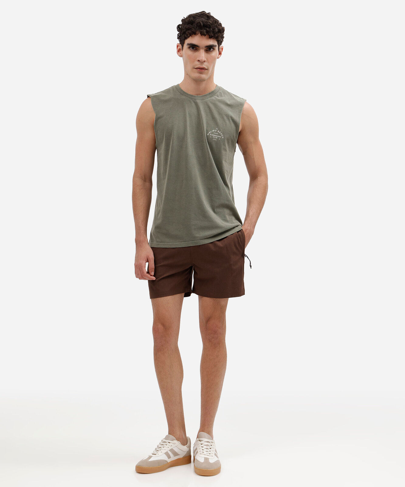 short masculino bolso com zíper cós elástico marrom