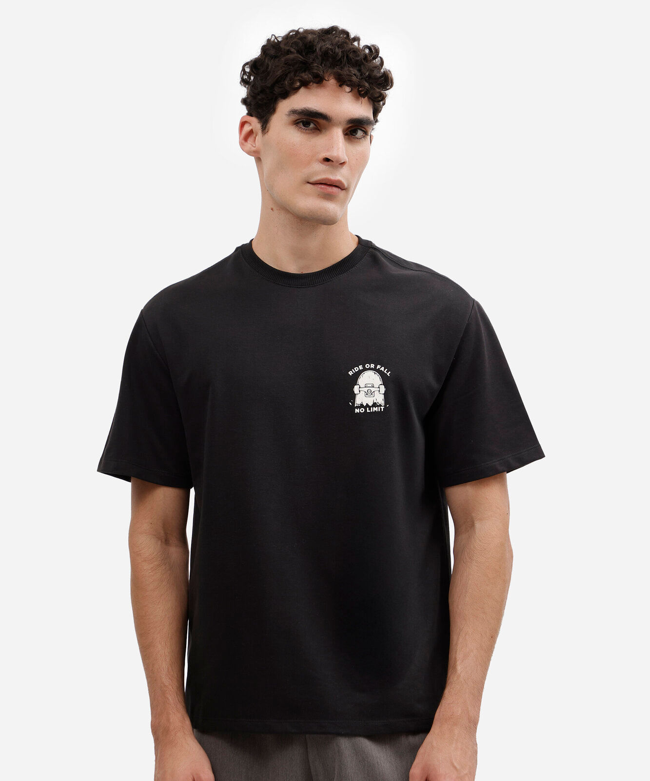 camiseta masculina com algodão manga curta estampada preta
