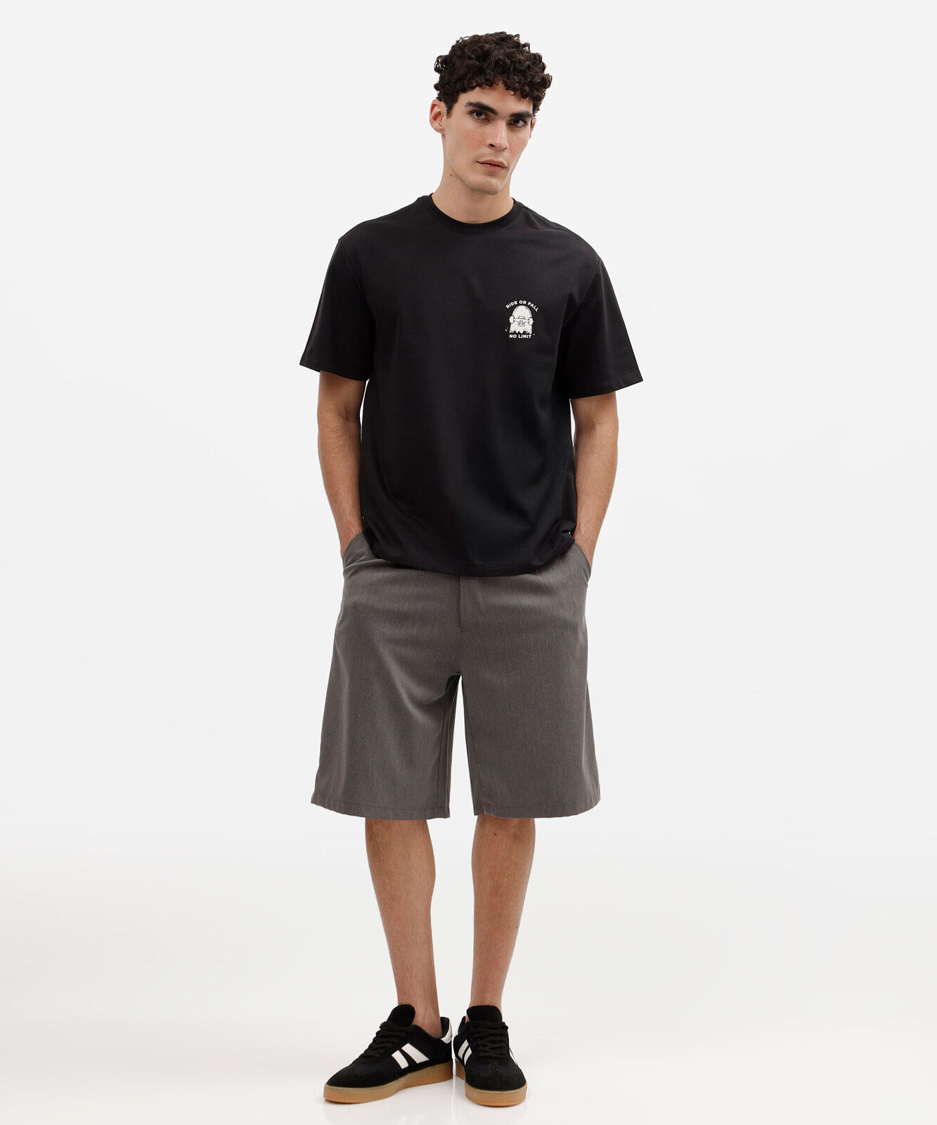 camiseta masculina com algodão manga curta estampada preta