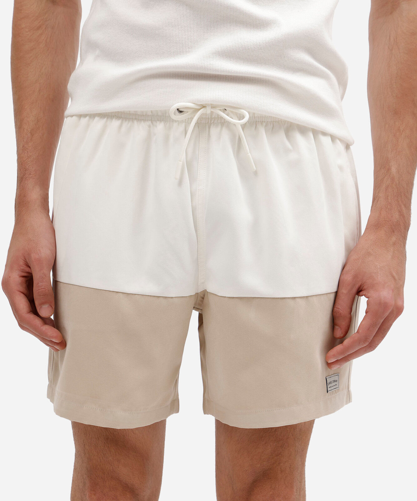 short masculino com recorte cós elástico bege