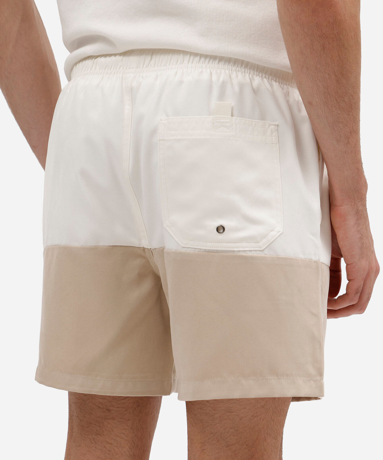 short masculino com recorte cós elástico bege