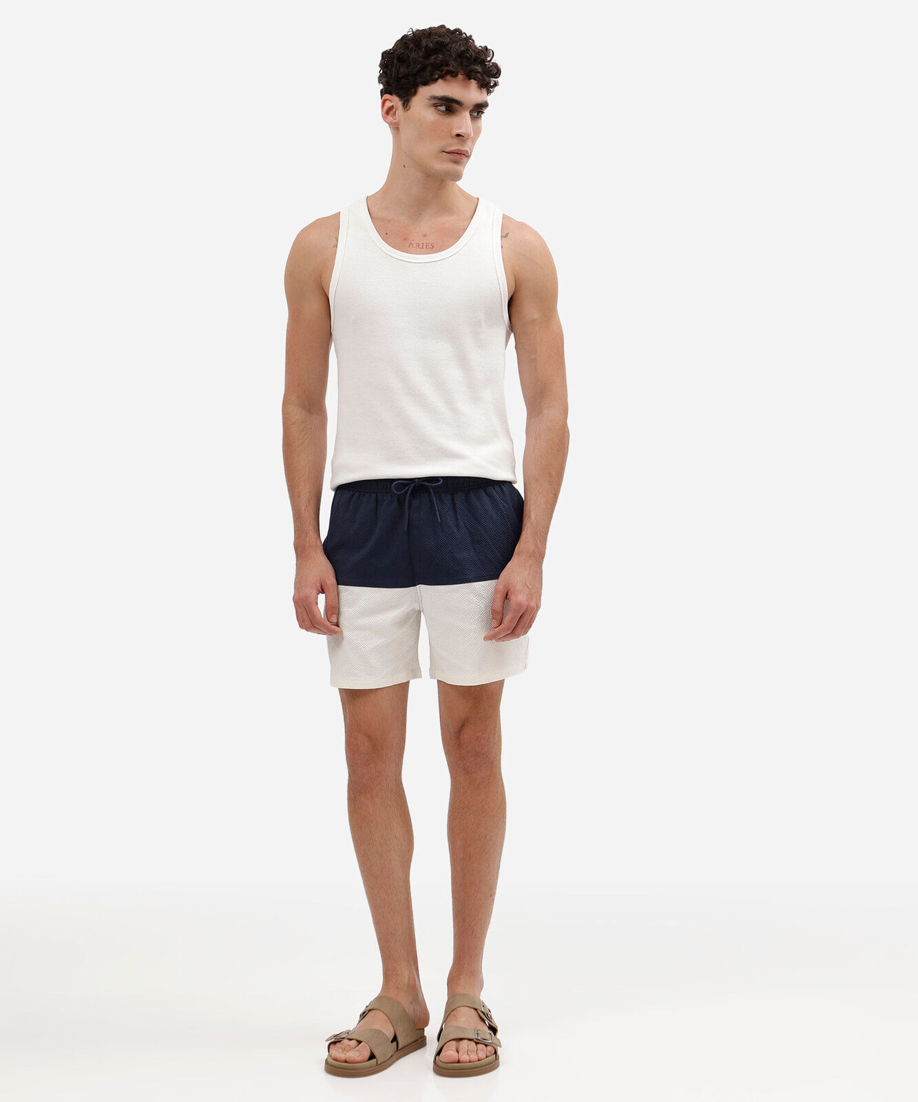 short masculino com recorte cós elástico texturizado azul