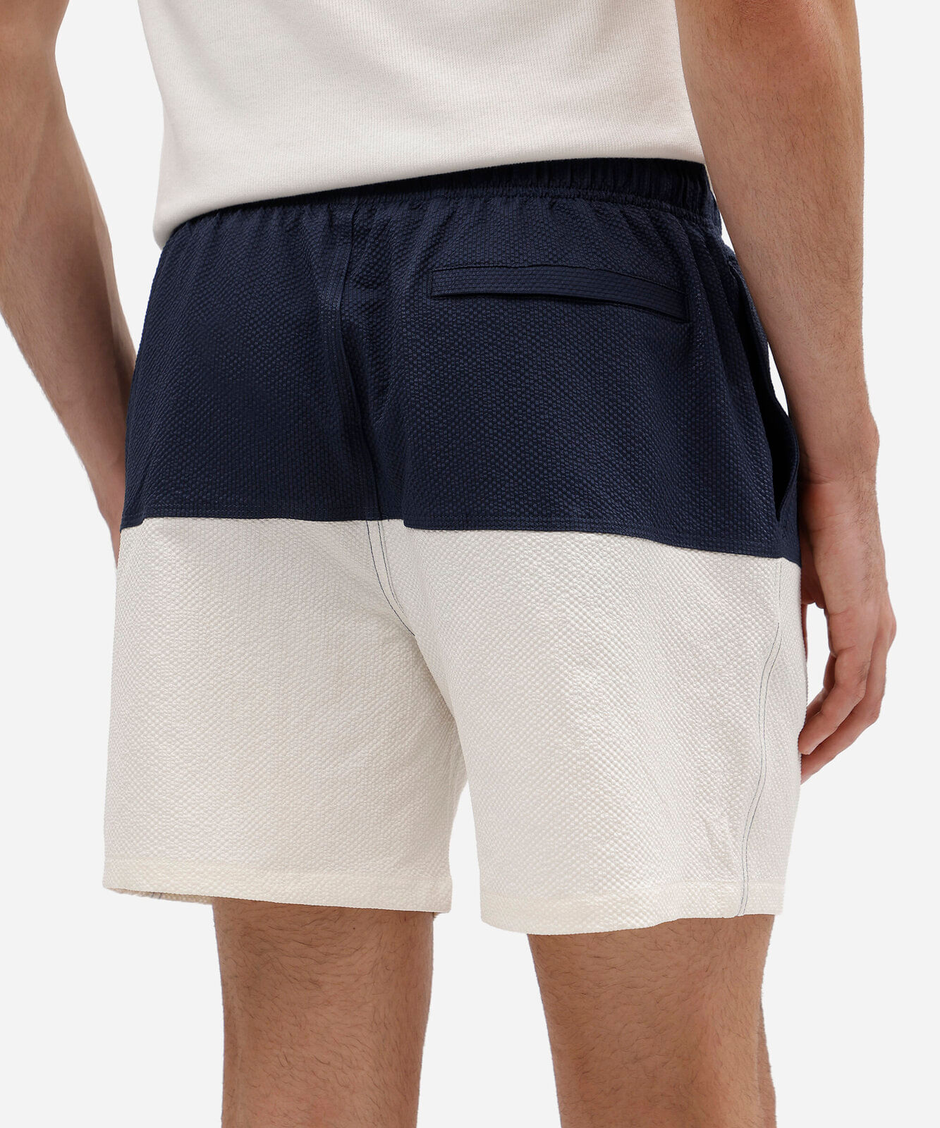 short masculino com recorte cós elástico texturizado azul