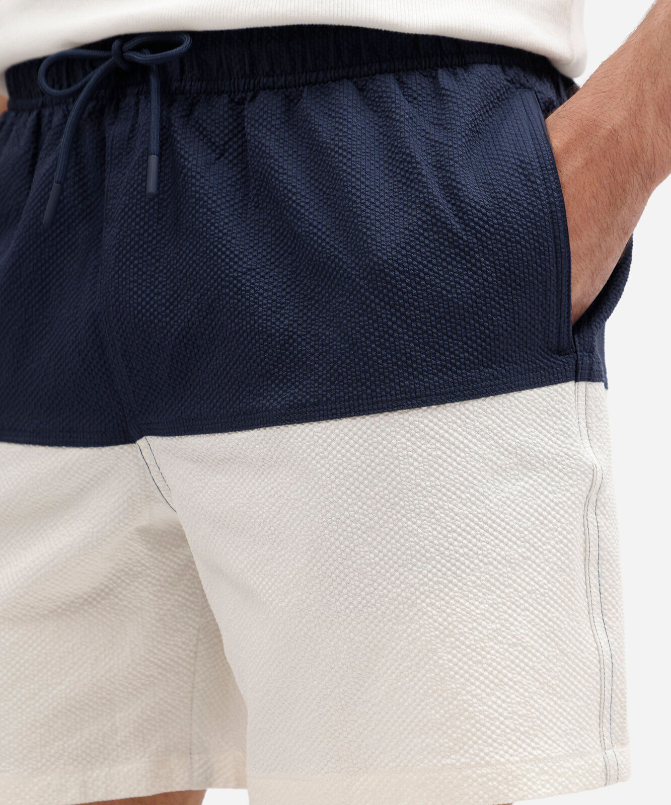 short masculino com recorte cós elástico texturizado azul