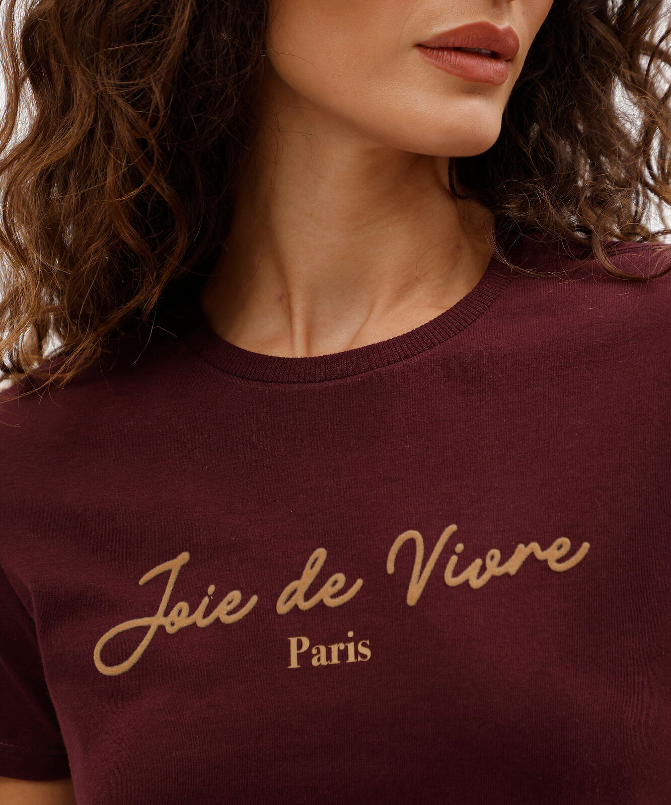 camiseta feminina de algodão estampada vinho