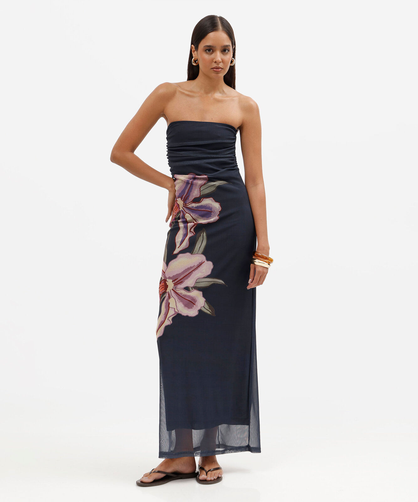 vestido longo feminino de tule sem alça franzido floral azul