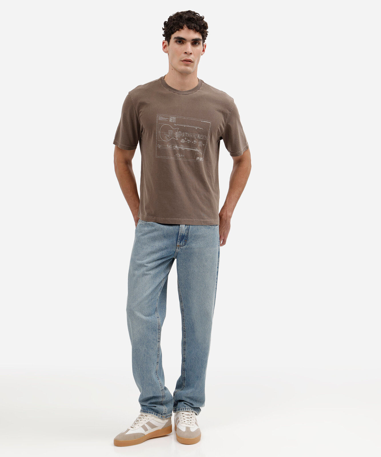 camiseta masculina de algodão manga curta estampada estonada marrom