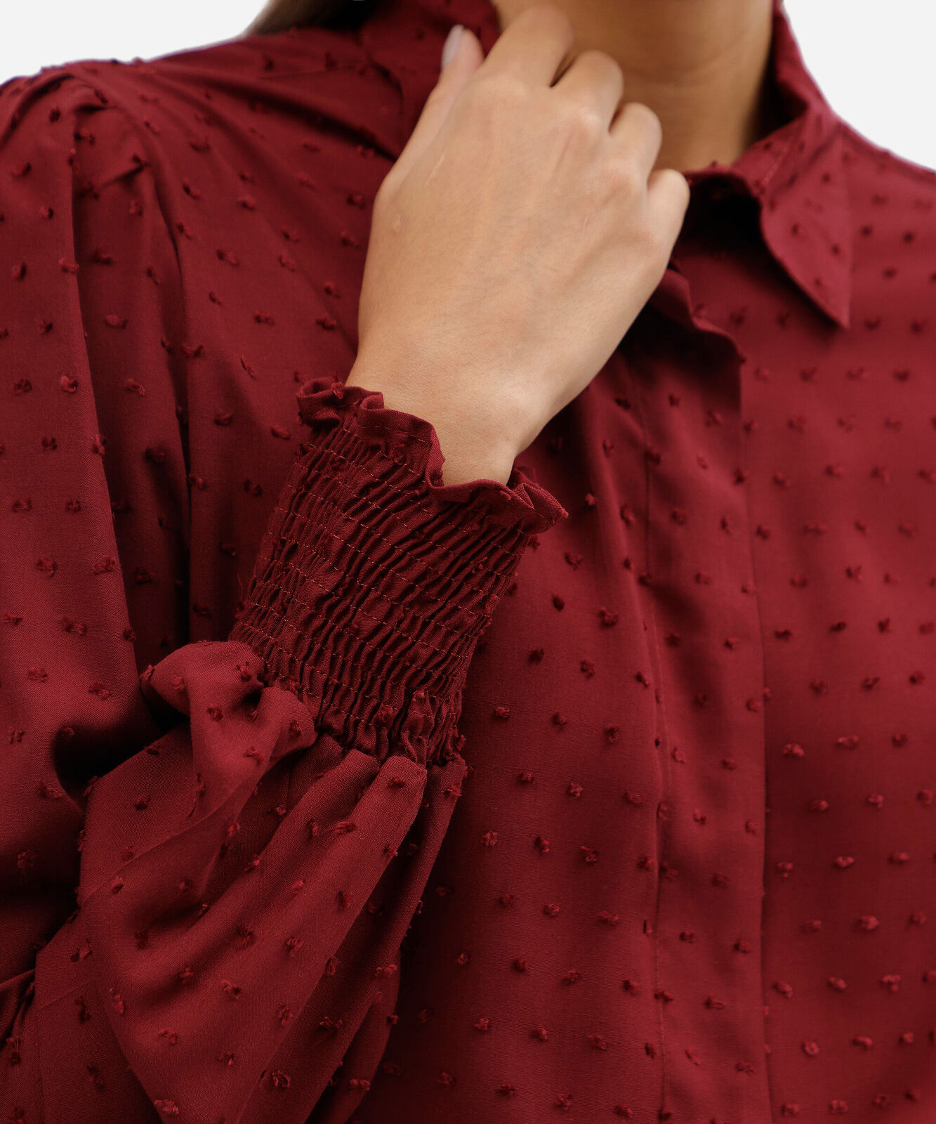 camisa feminina de viscose texturizada poá vinho