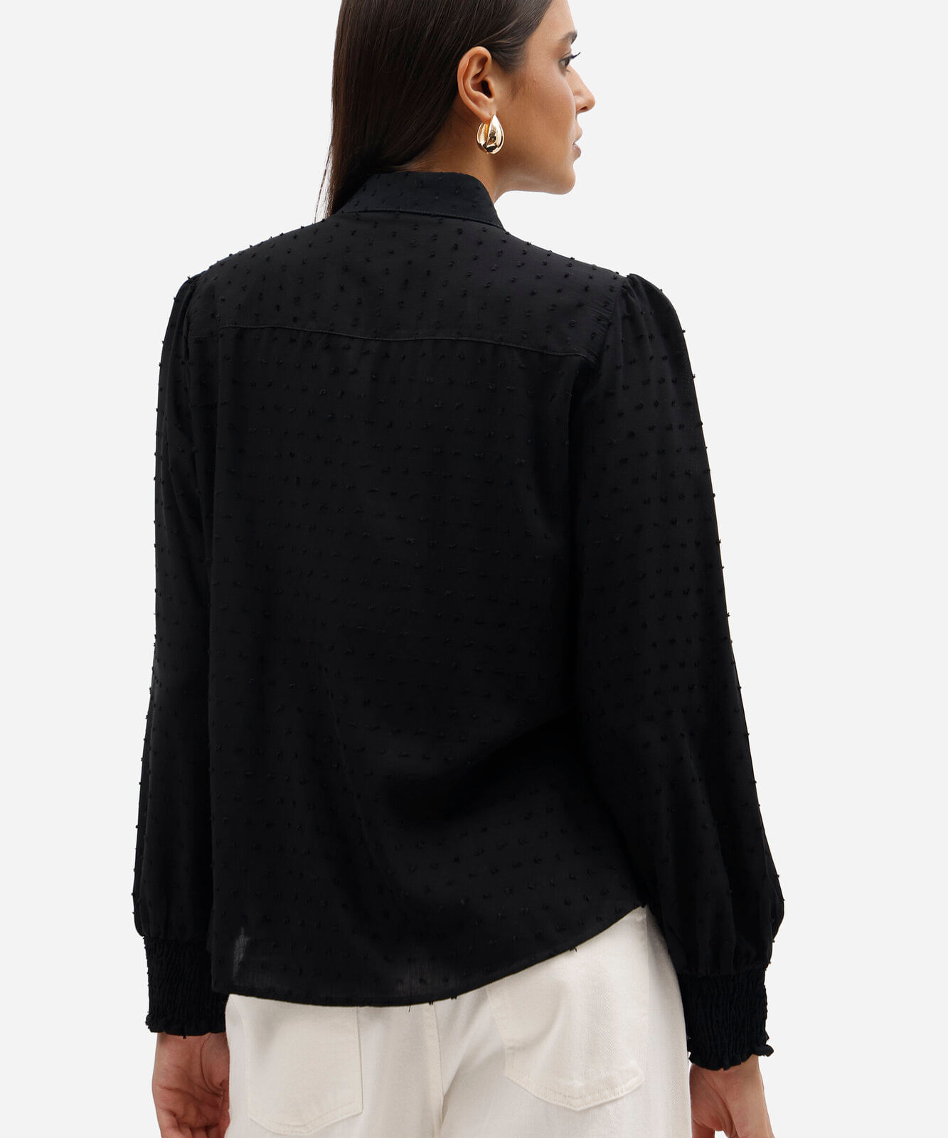 camisa feminina de viscose texturizada poá preta